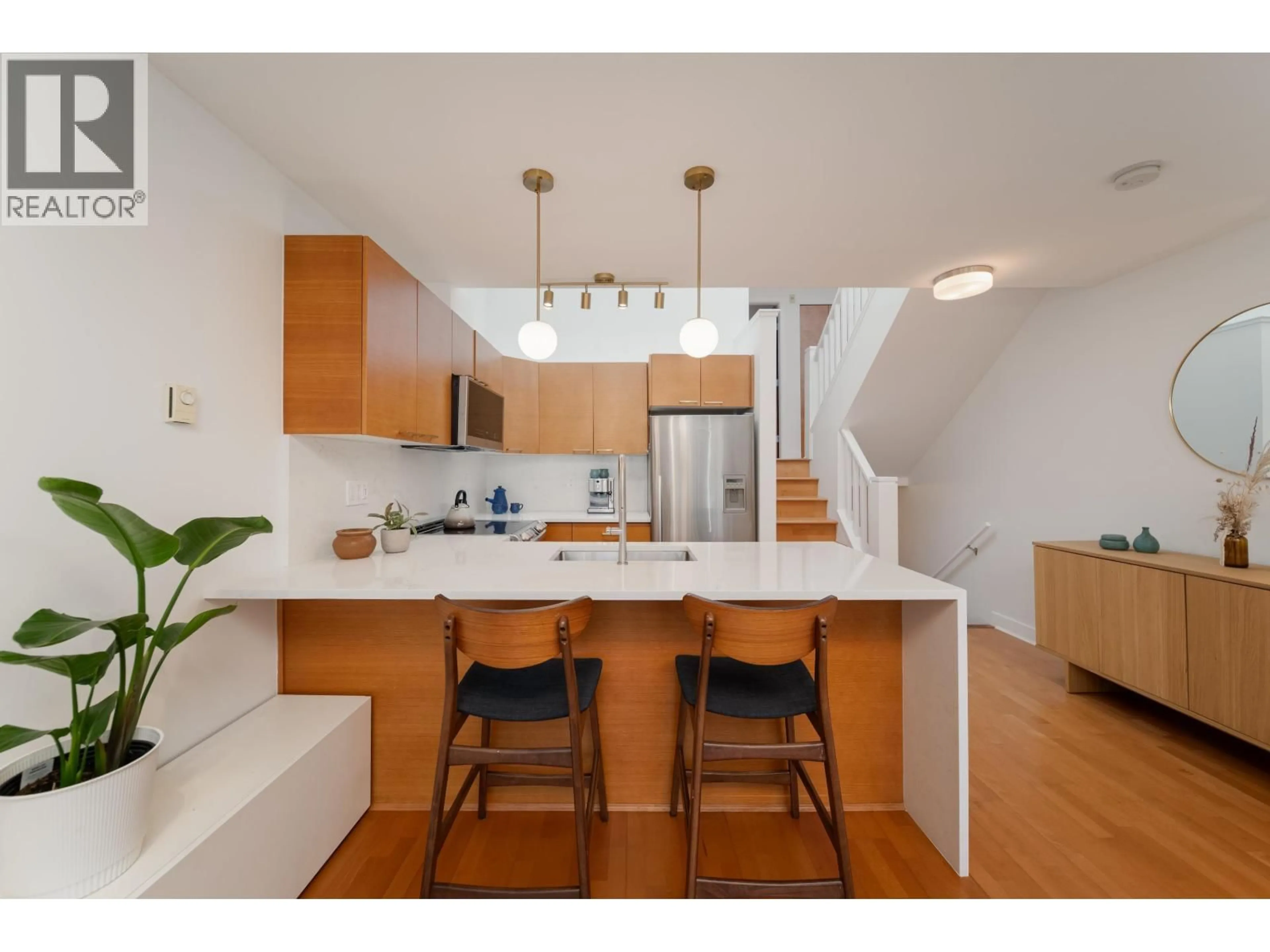 Open concept kitchen, wood/laminate floor for 9 - 1250 6TH AVENUE, Vancouver British Columbia V6H1A5