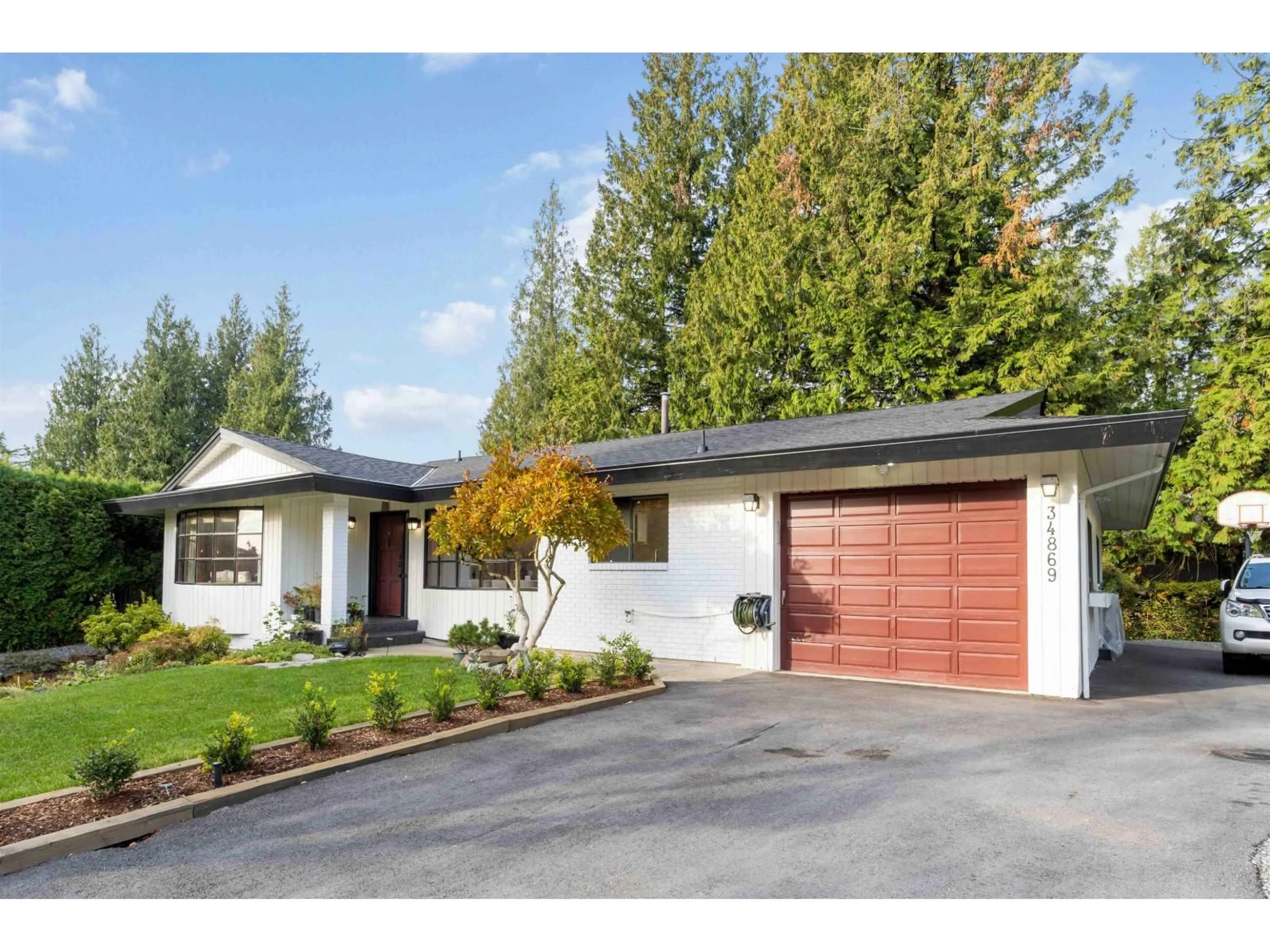 Home with vinyl exterior material, street for 34869 EVERETT DRIVE, Abbotsford British Columbia V2S7R7