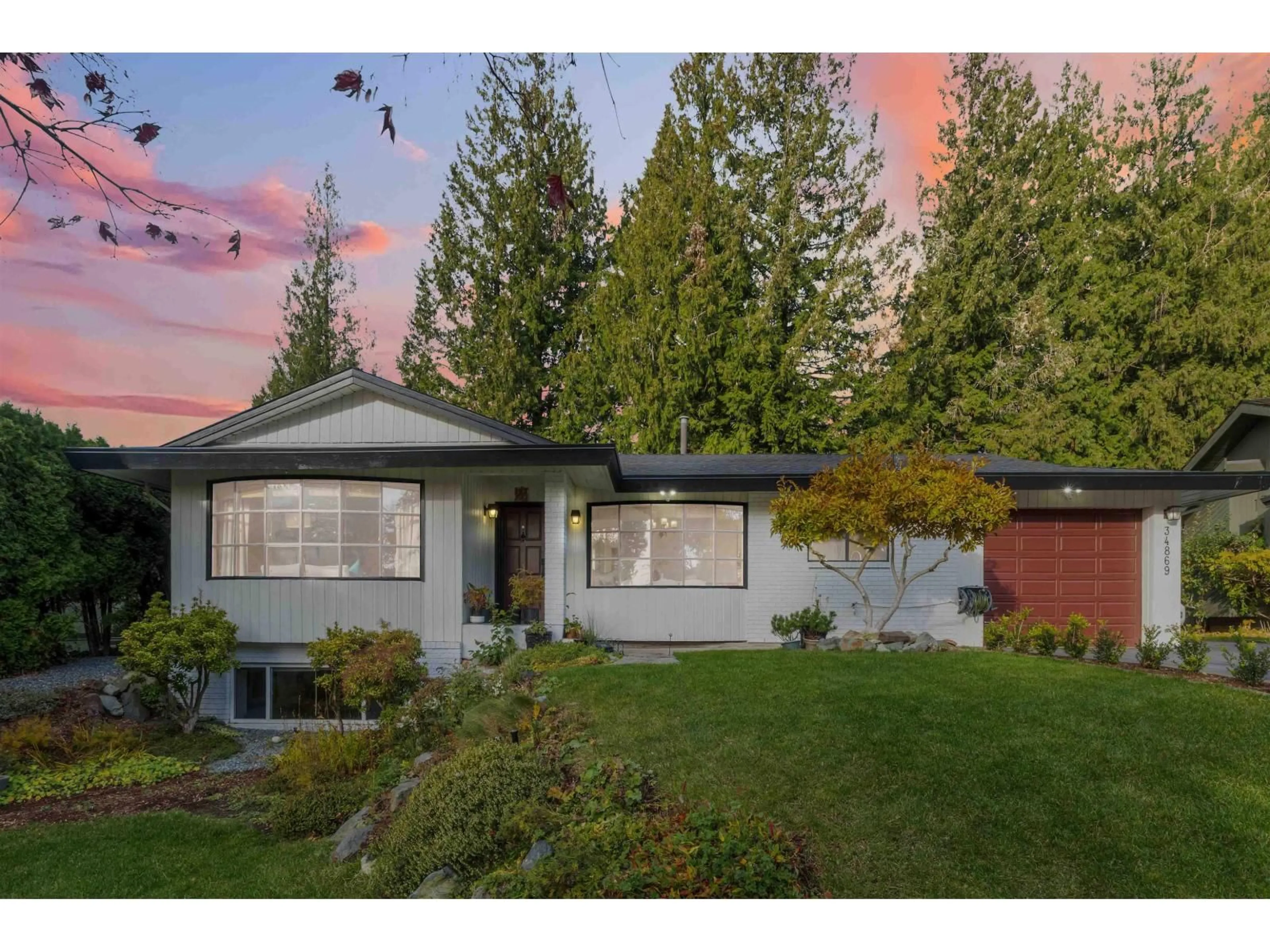 Home with vinyl exterior material, street for 34869 EVERETT DRIVE, Abbotsford British Columbia V2S7R7