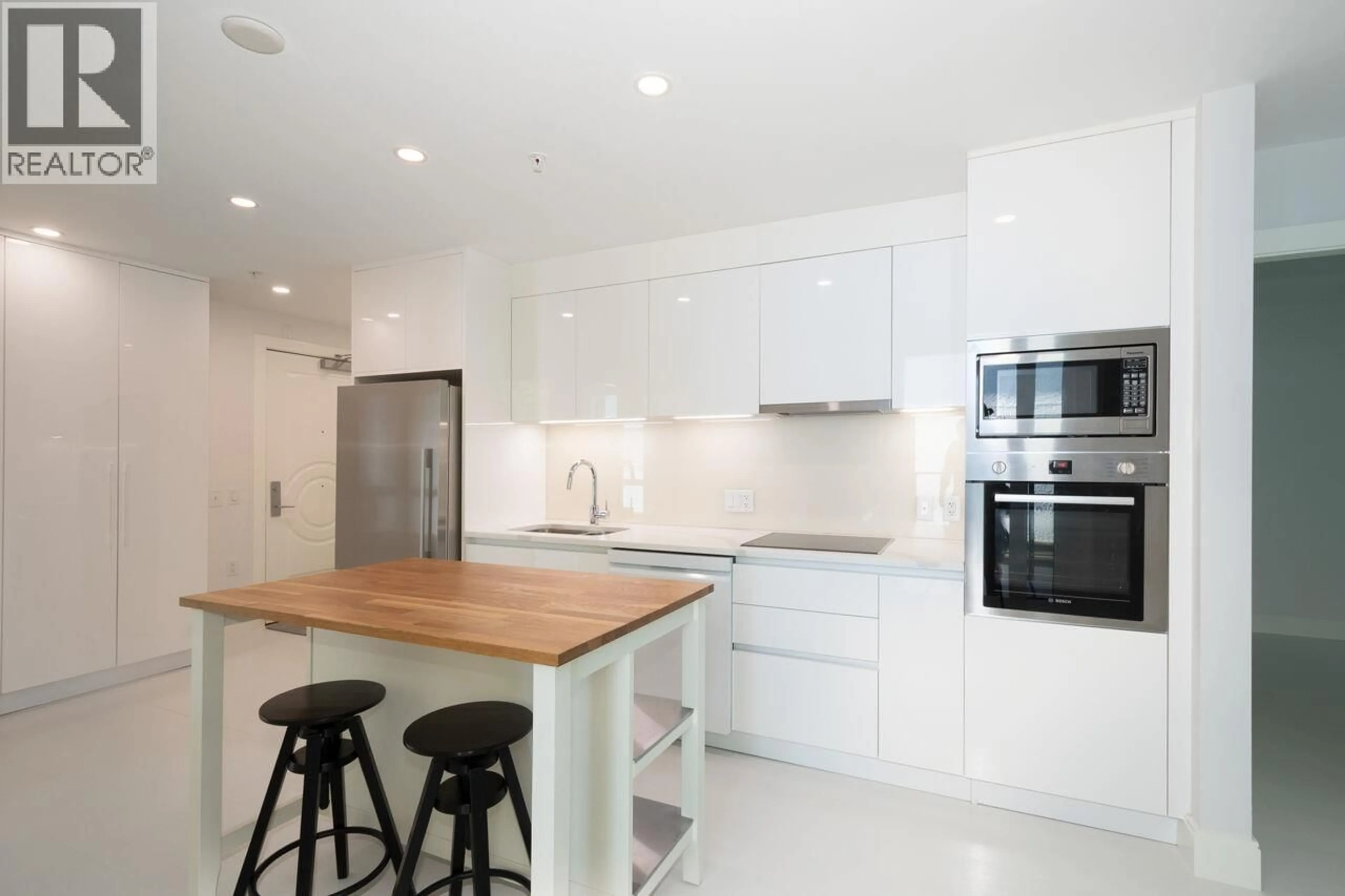 Contemporary kitchen, unknown for 203 - 2239 7TH AVENUE, Vancouver British Columbia V6K1Y3