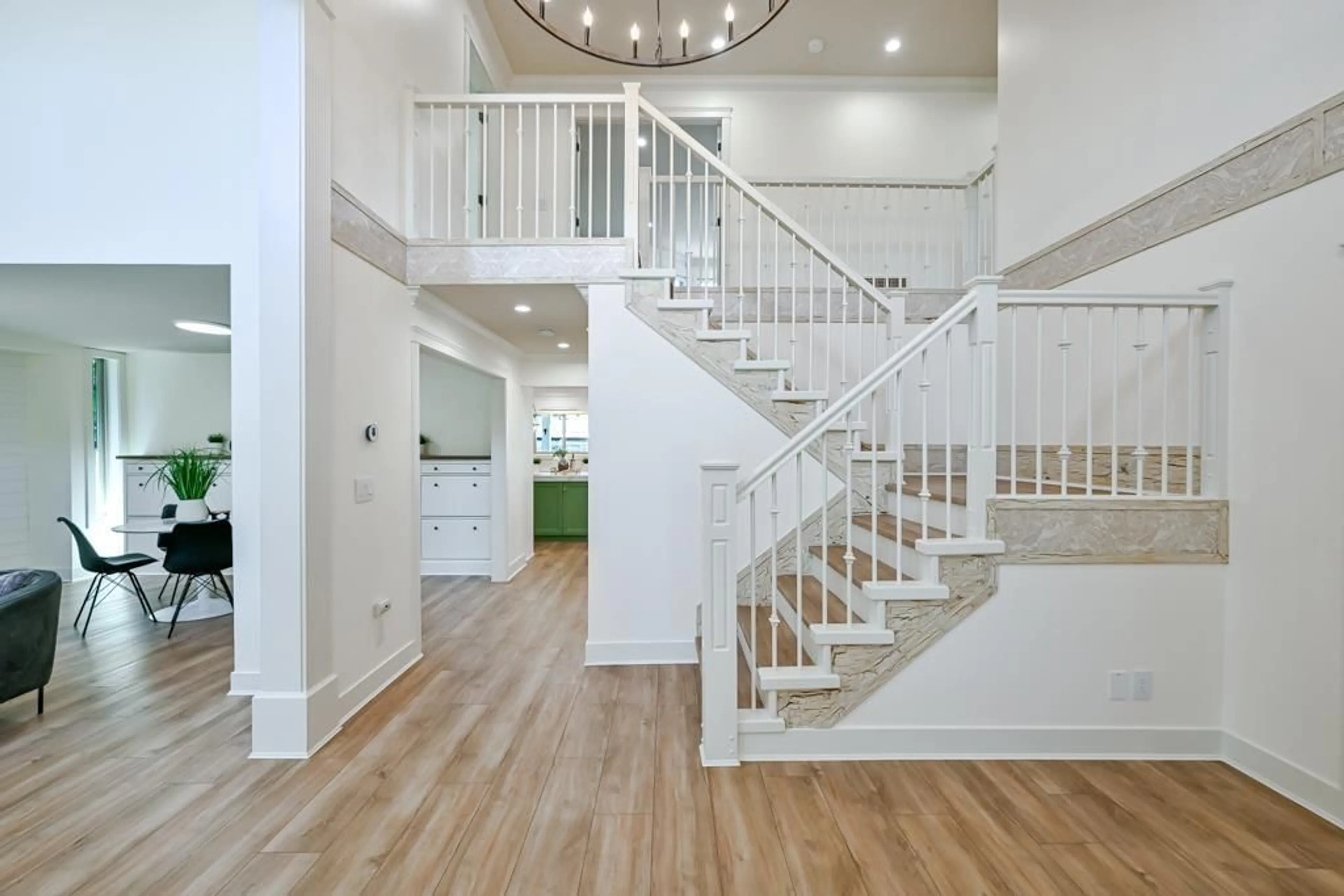 Indoor entryway for 9709 CROWN CRESCENT, Surrey British Columbia V3V2T7