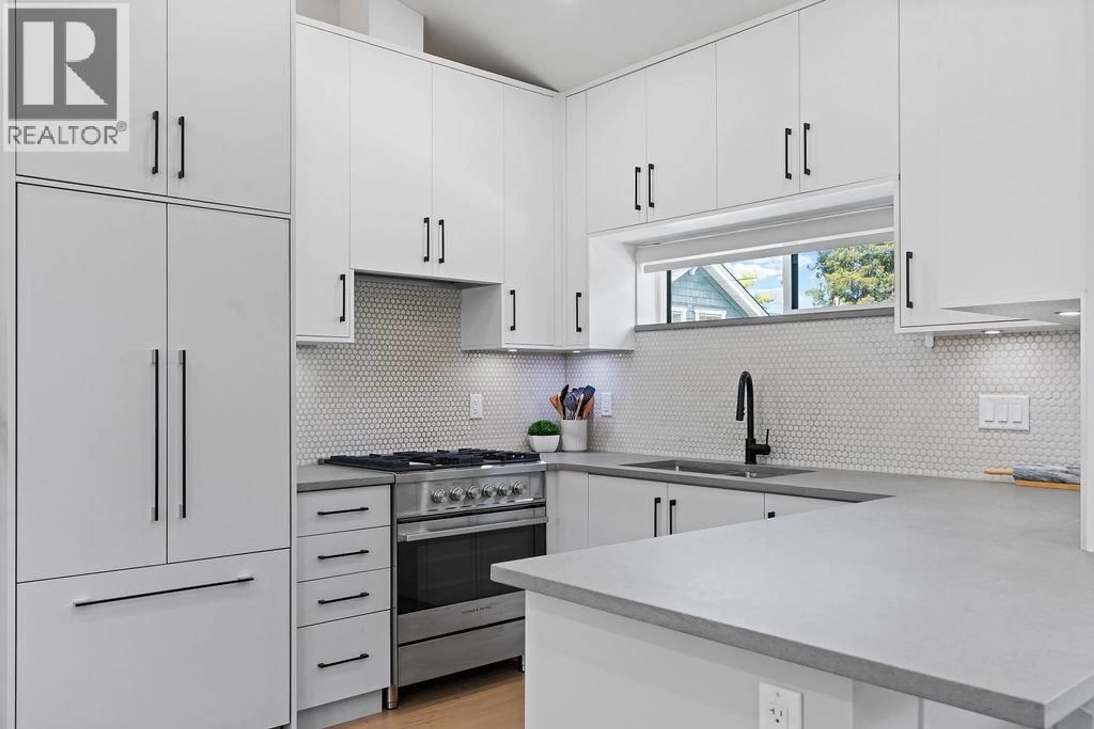 Standard kitchen, unknown for 1313 20TH AVENUE, Vancouver British Columbia V5V1P4