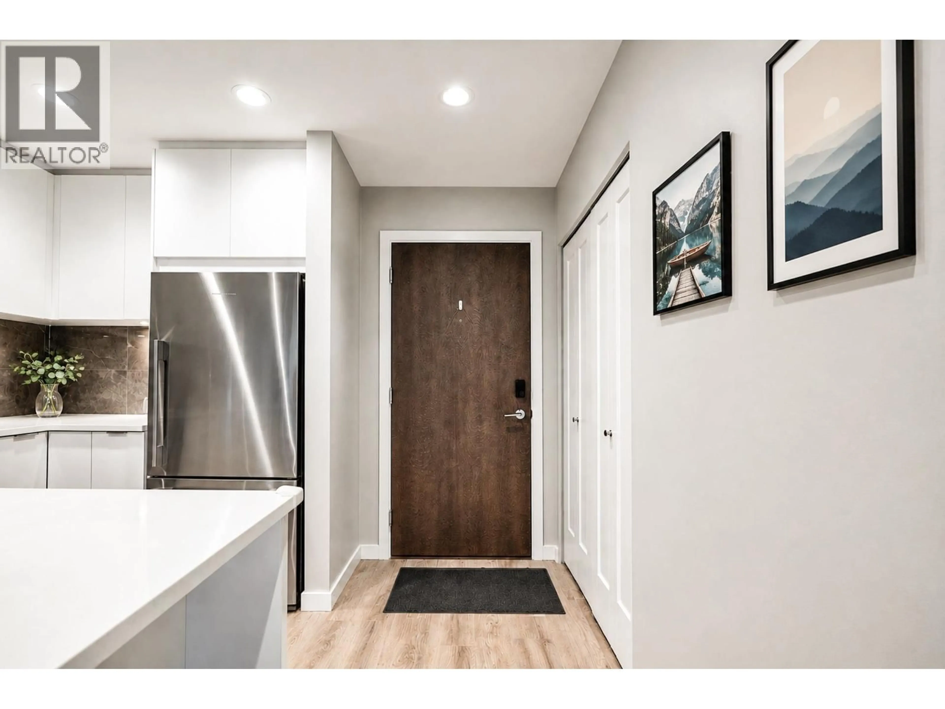 Indoor entryway for 307 - 615 COTTONWOOD AVENUE, Coquitlam British Columbia V3J0N4