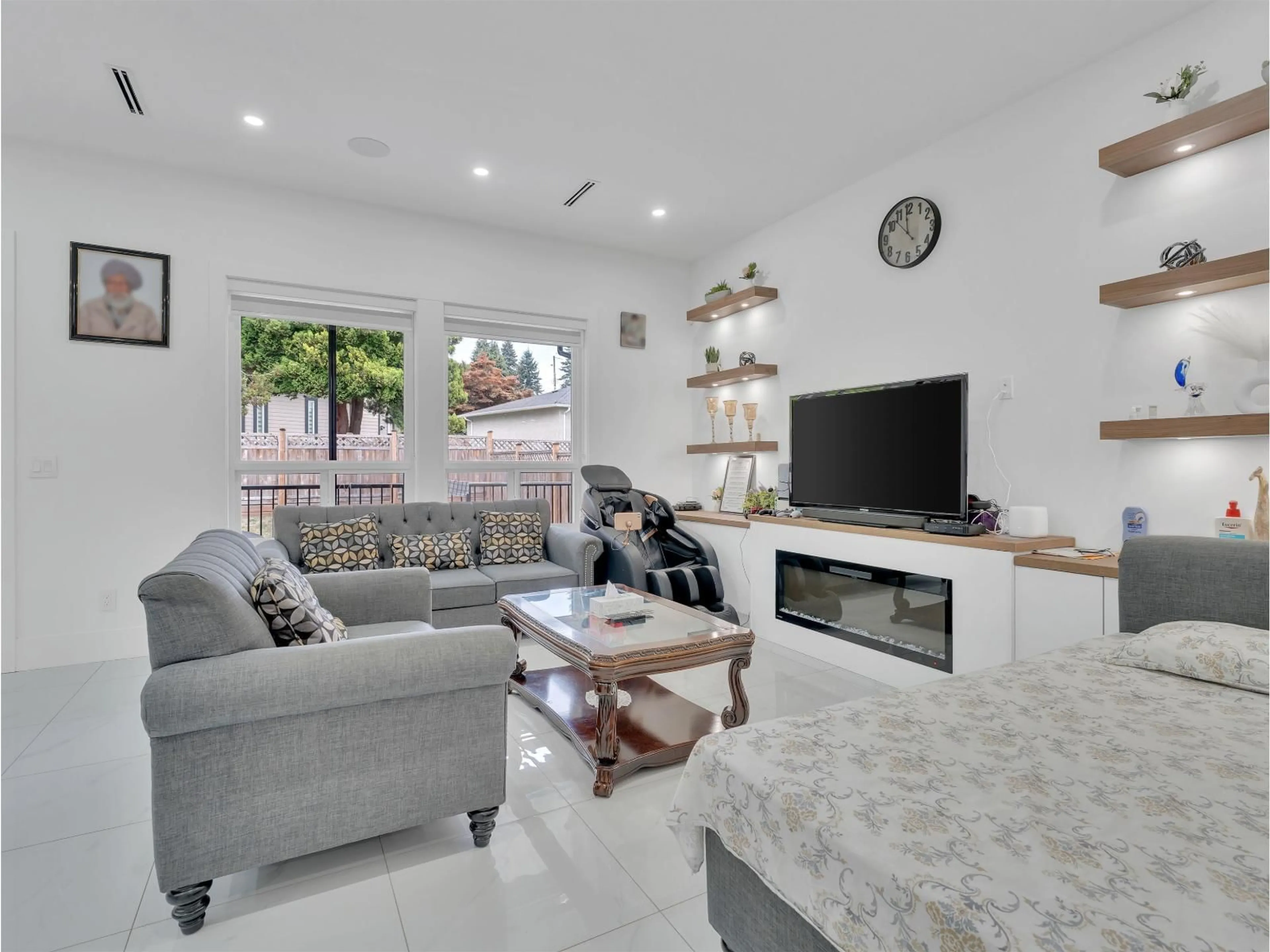 Living room with furniture, unknown for 11553 75A AVENUE, Delta British Columbia V4C1H9