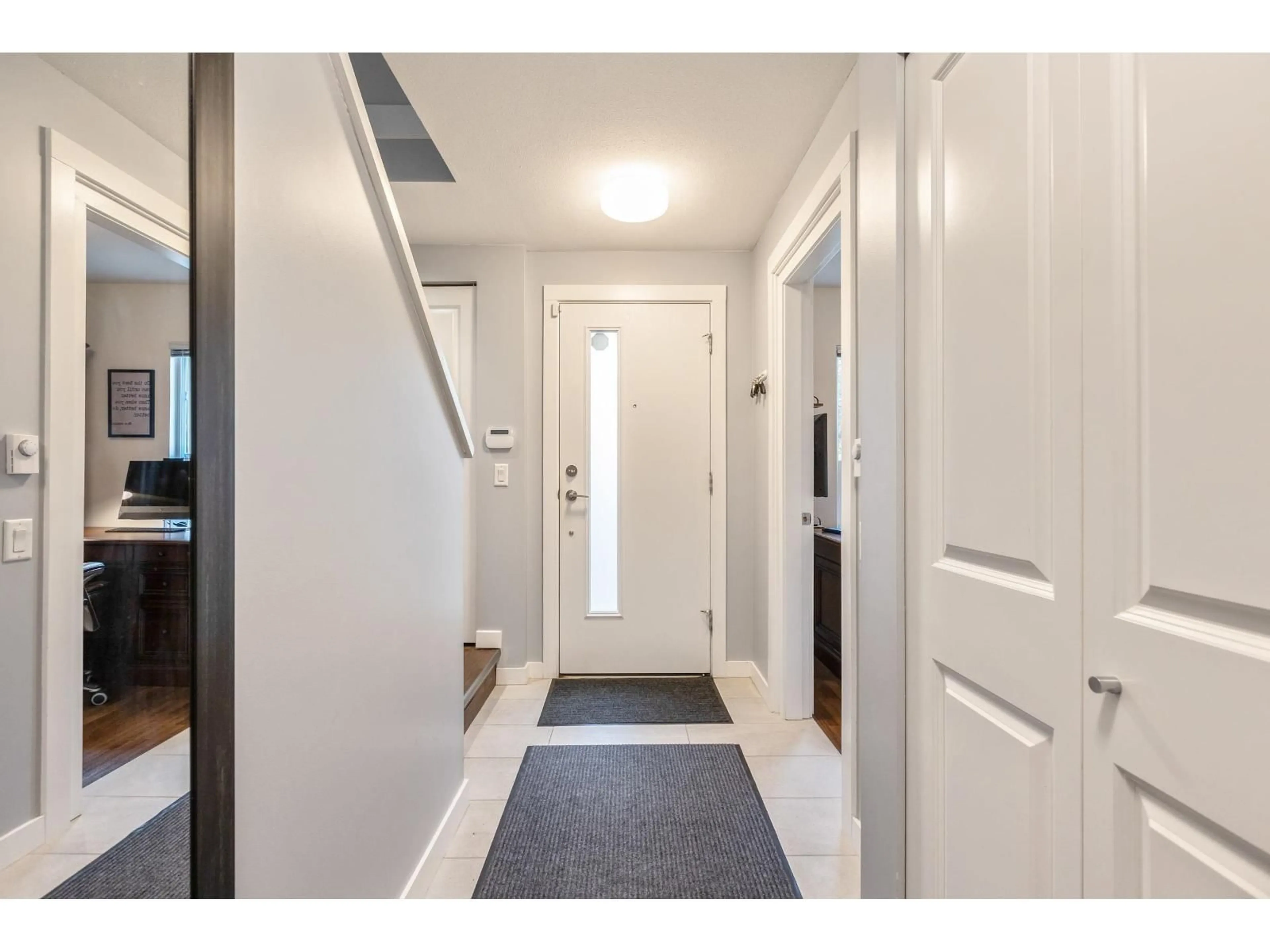 Indoor entryway for 5 - 15938 27 AVENUE, Surrey British Columbia V3Z0T2