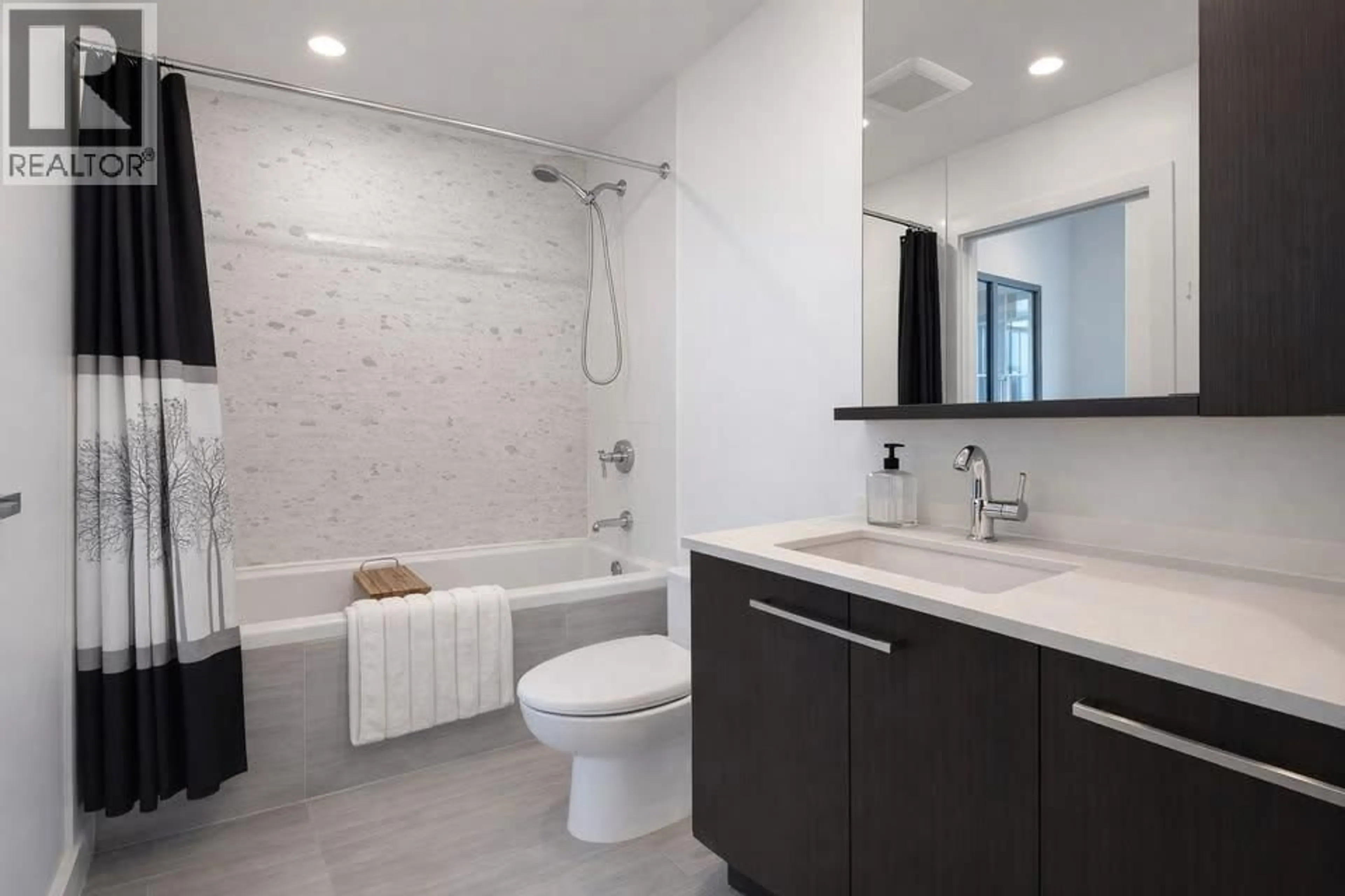 Standard bathroom, ceramic/tile floor for 609 - 567 CLARKE ROAD, Coquitlam British Columbia V3J0K7