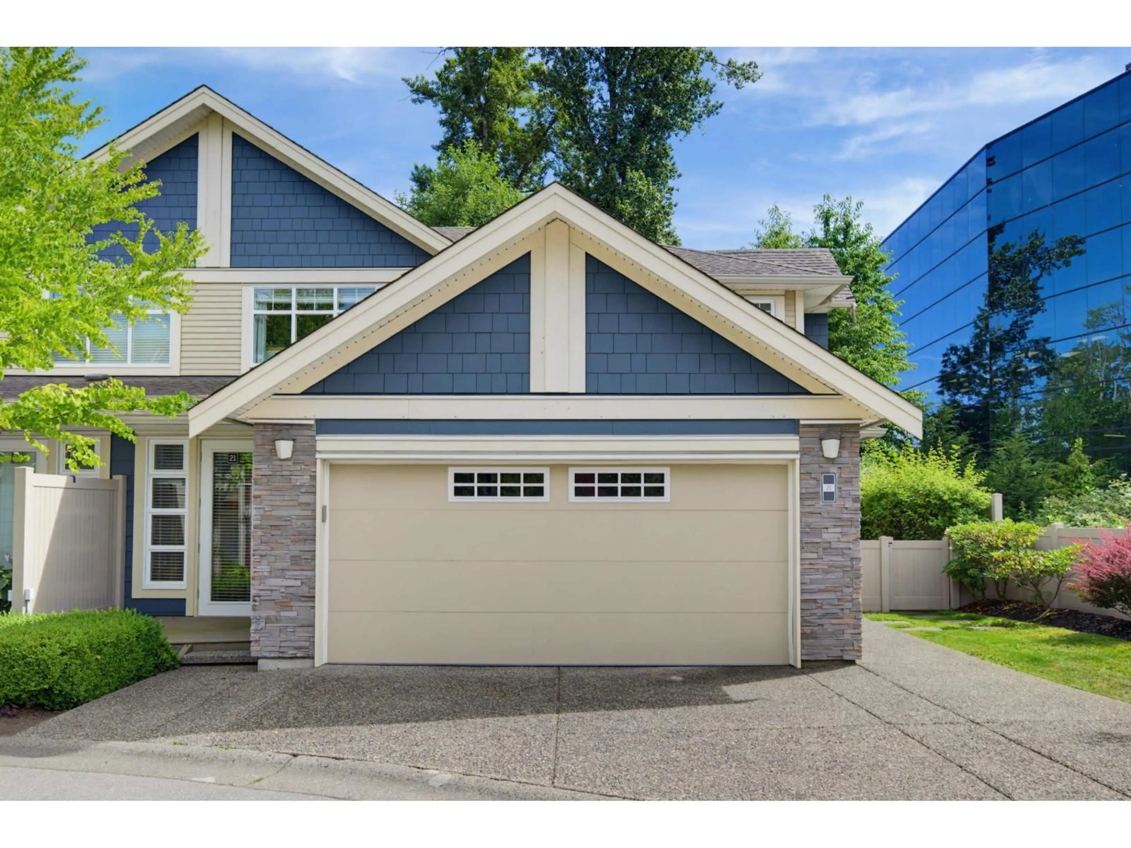 Home with vinyl exterior material, street for 21 - 15454 32 AVENUE, Surrey British Columbia V3Z2J8