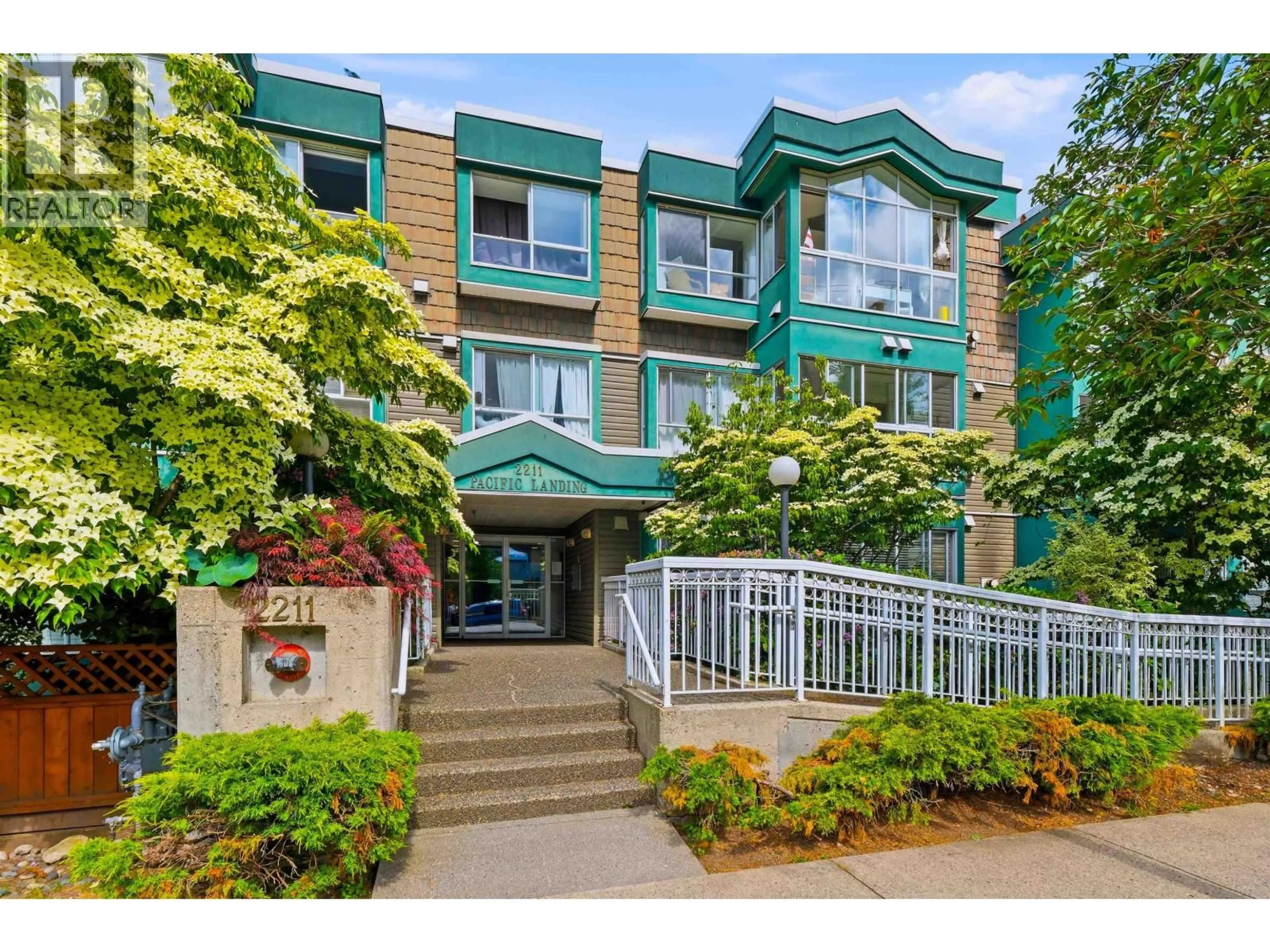 Indoor foyer for 408 - 2211 WALL STREET, Vancouver British Columbia V6L1G4