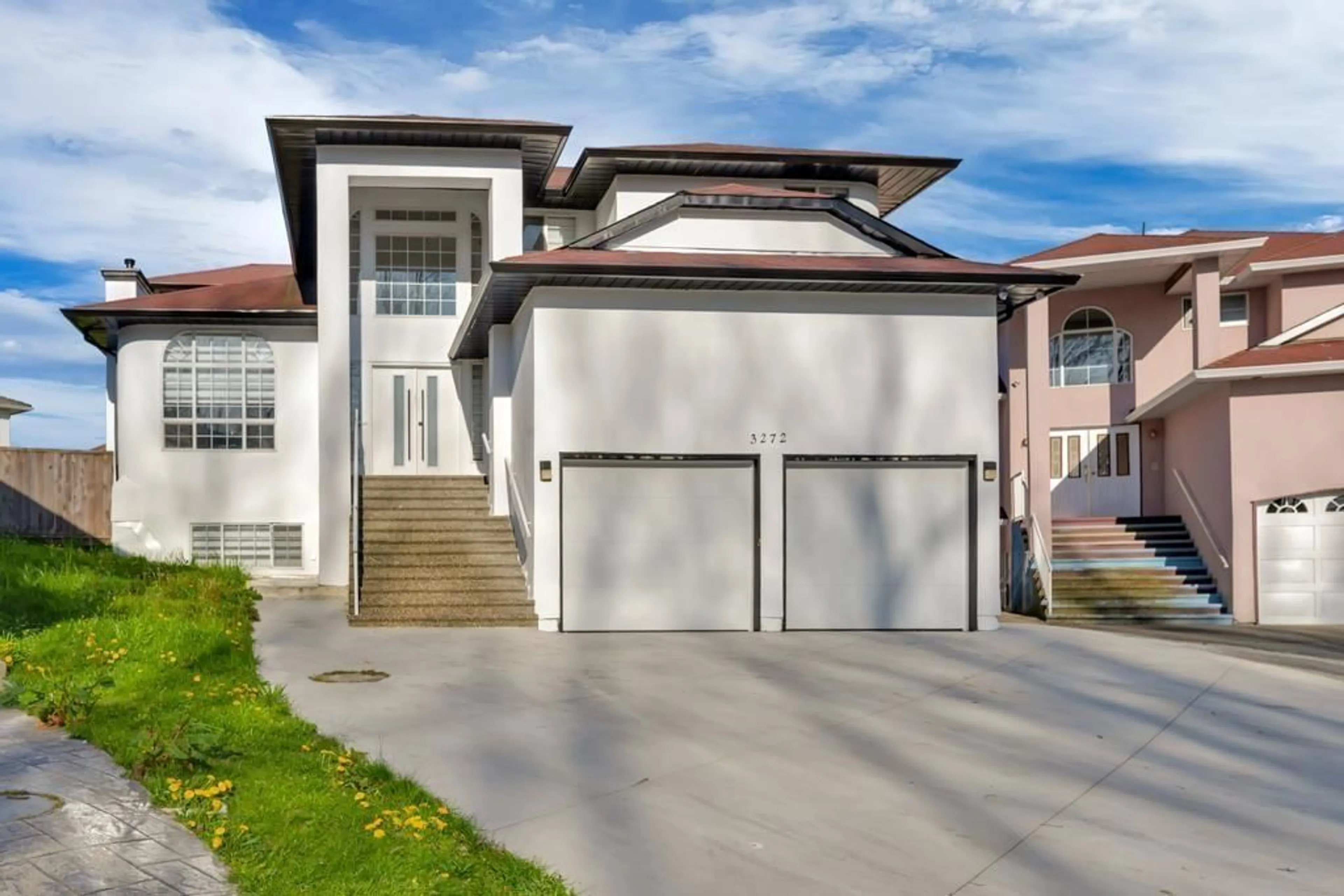 Home with vinyl exterior material, street for 3272 QUAIL COURT, Abbotsford British Columbia V2T6N1