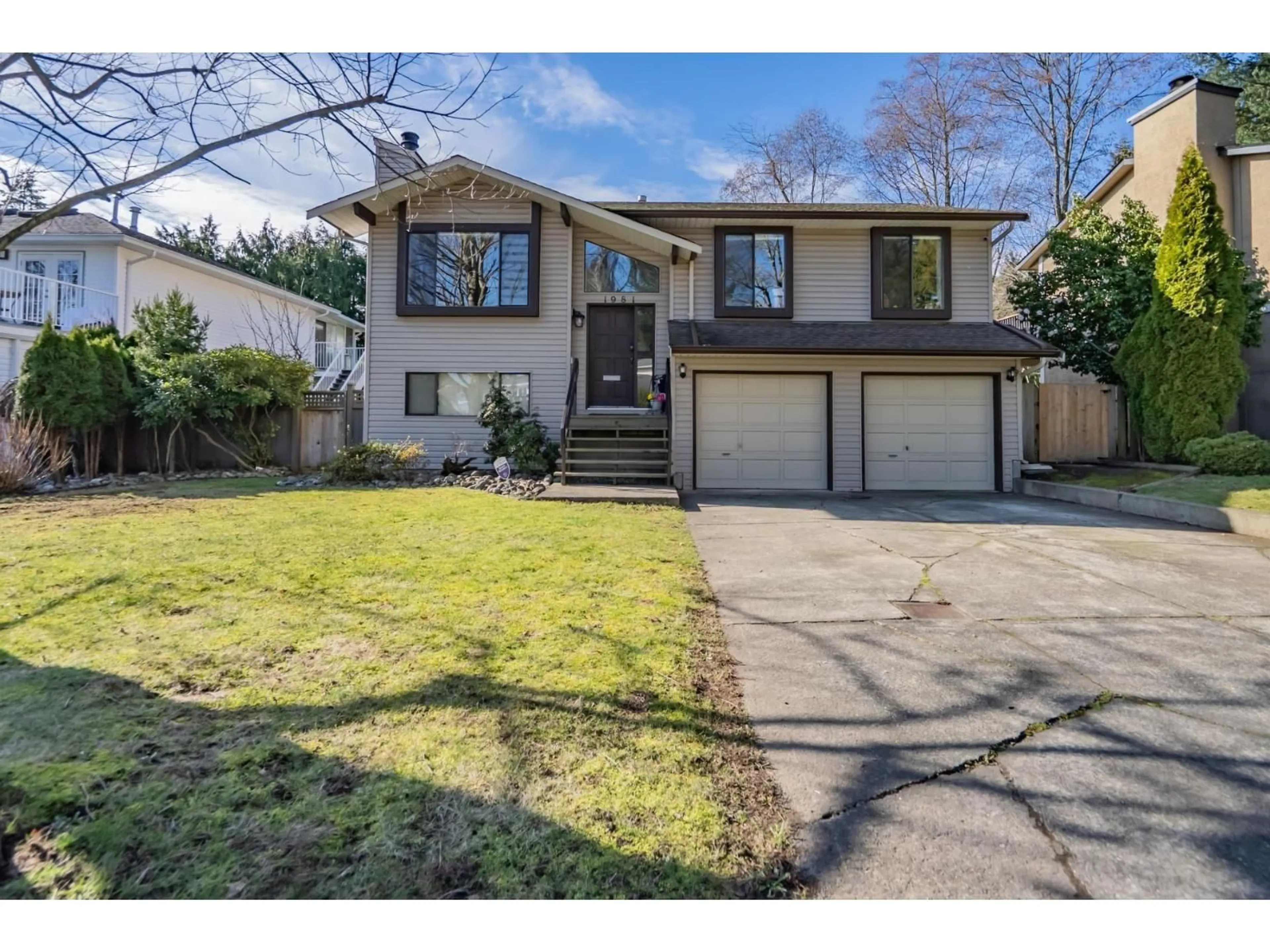 Home with vinyl exterior material, street for 1981 158A STREET, Surrey British Columbia V4A7M3
