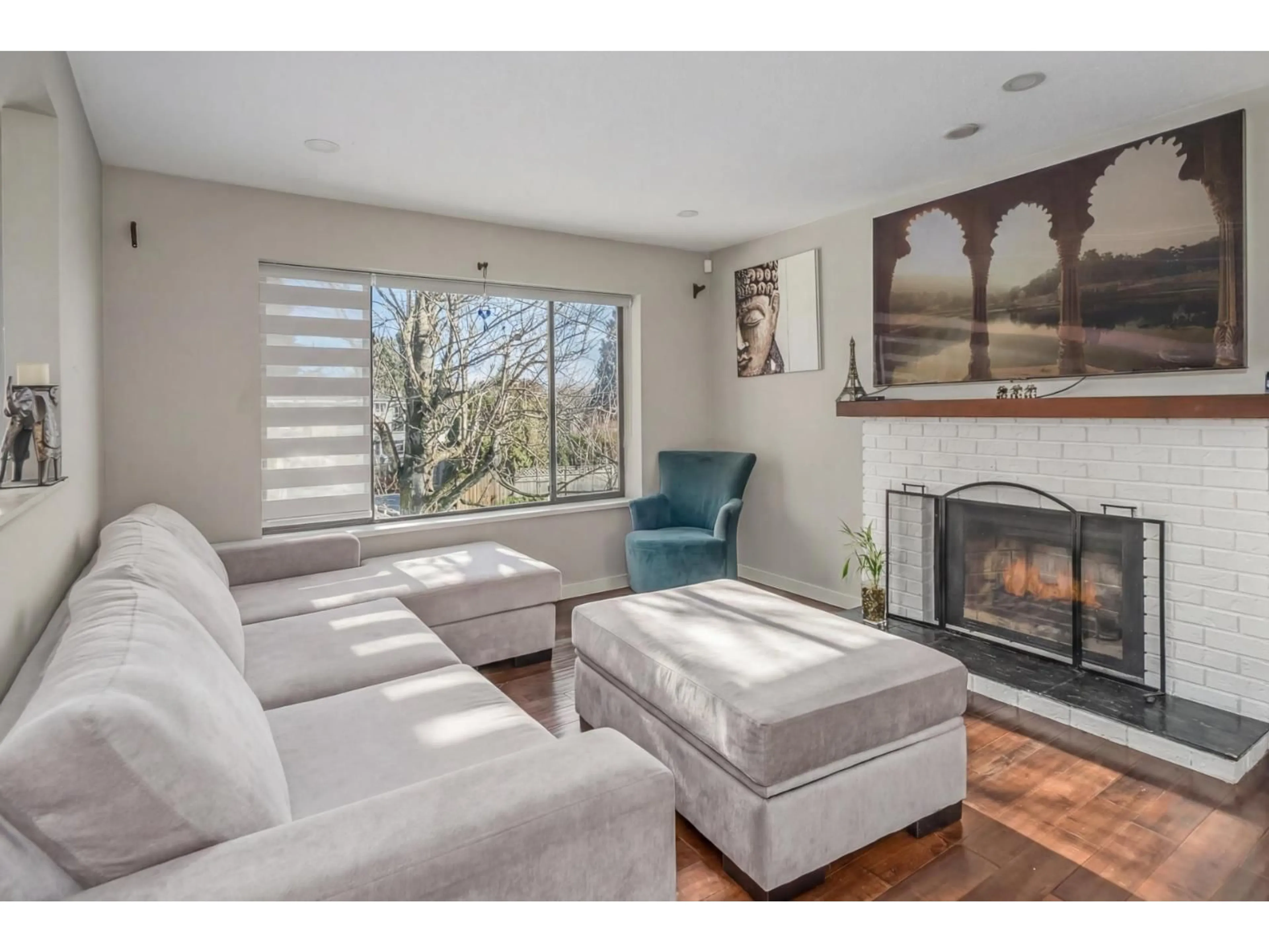 Living room with furniture, unknown for 1981 158A STREET, Surrey British Columbia V4A7M3