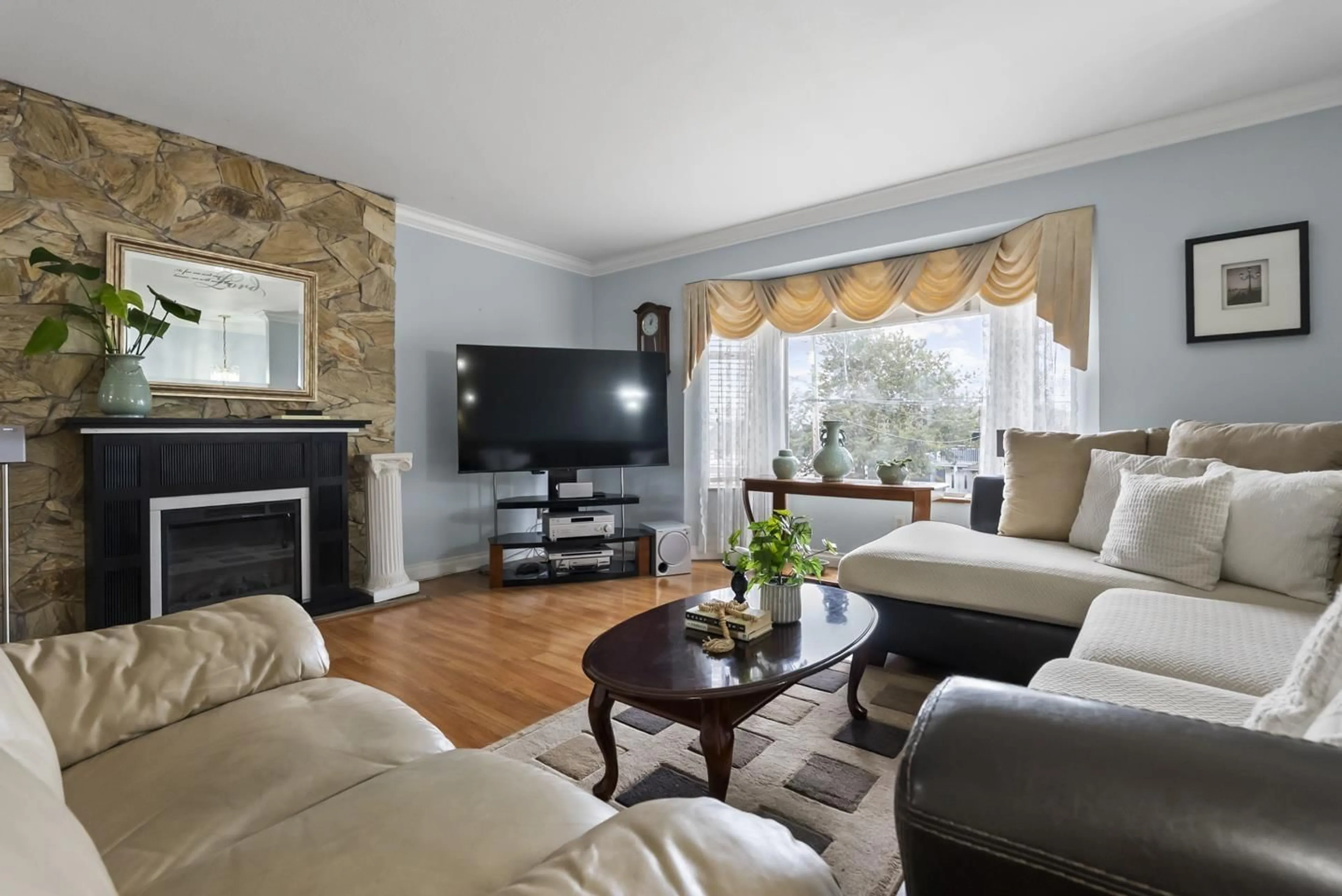 Living room with furniture, wood/laminate floor for 8825 160 STREET, Surrey British Columbia V4N2X8