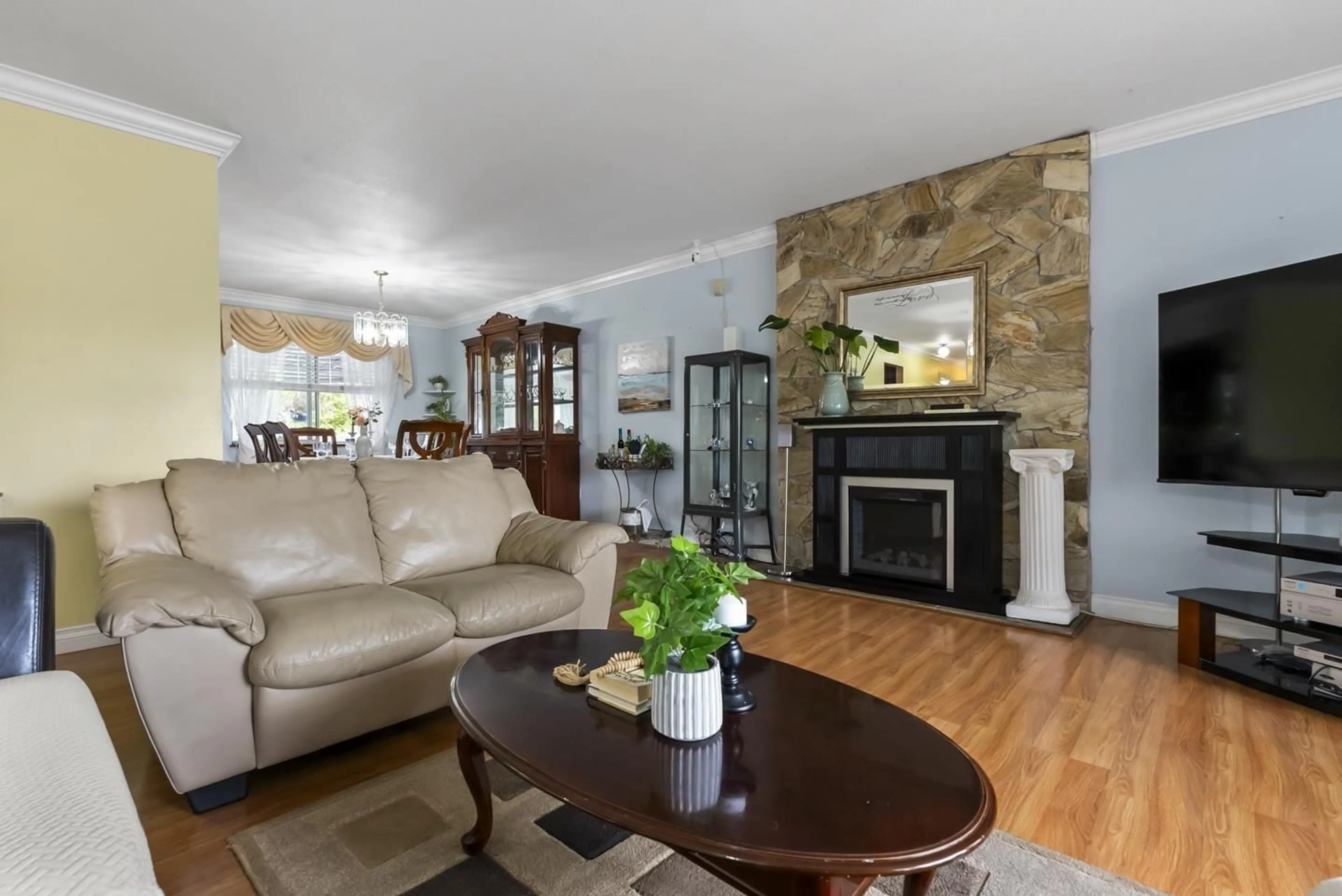 Living room with furniture, wood/laminate floor for 8825 160 STREET, Surrey British Columbia V4N2X8