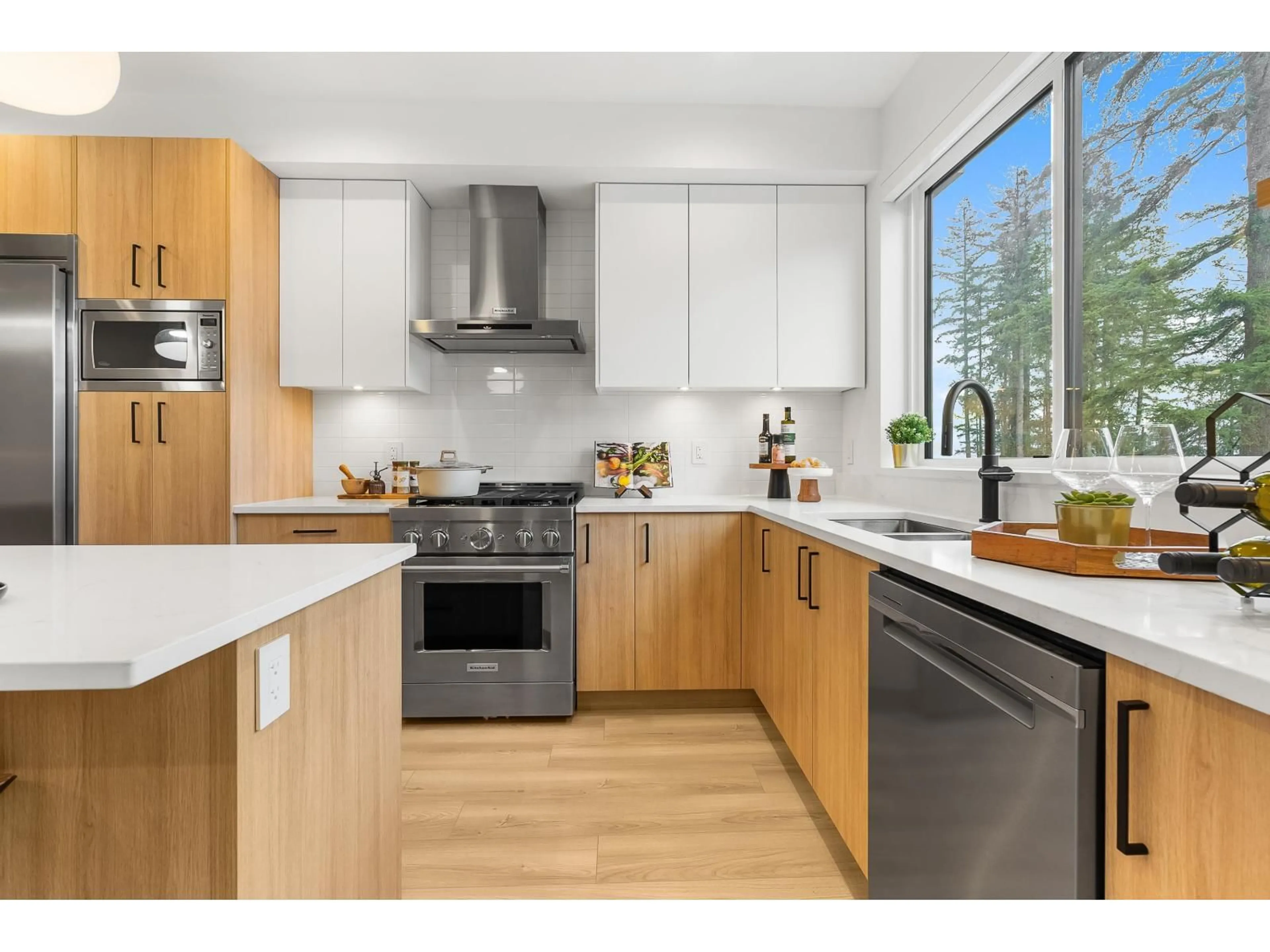Contemporary kitchen, wood/laminate floor for 6 - 17538 100 AVENUE, Surrey British Columbia V4N6X3
