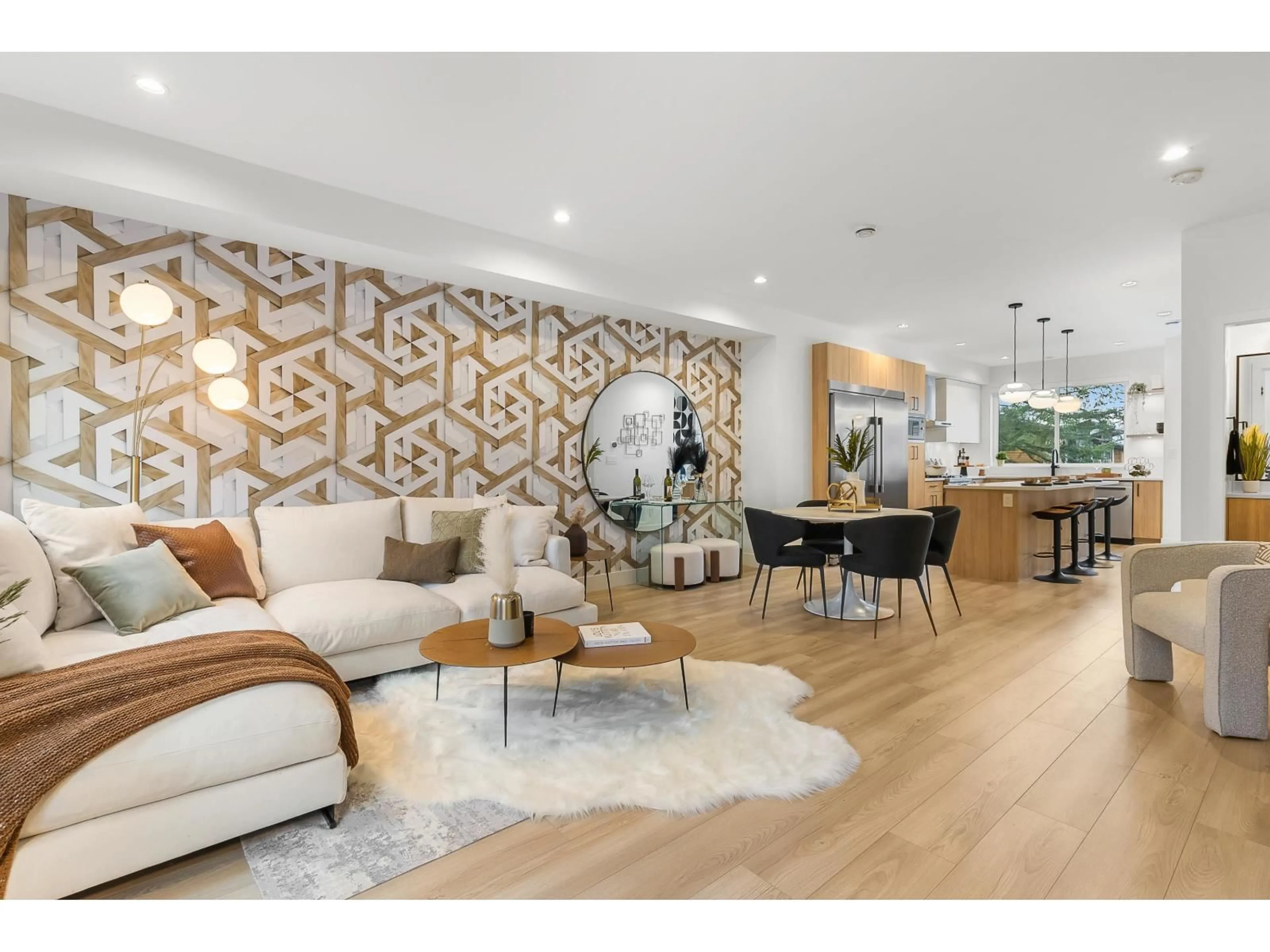 Living room with furniture, wood/laminate floor for 6 - 17538 100 AVENUE, Surrey British Columbia V4N6X3
