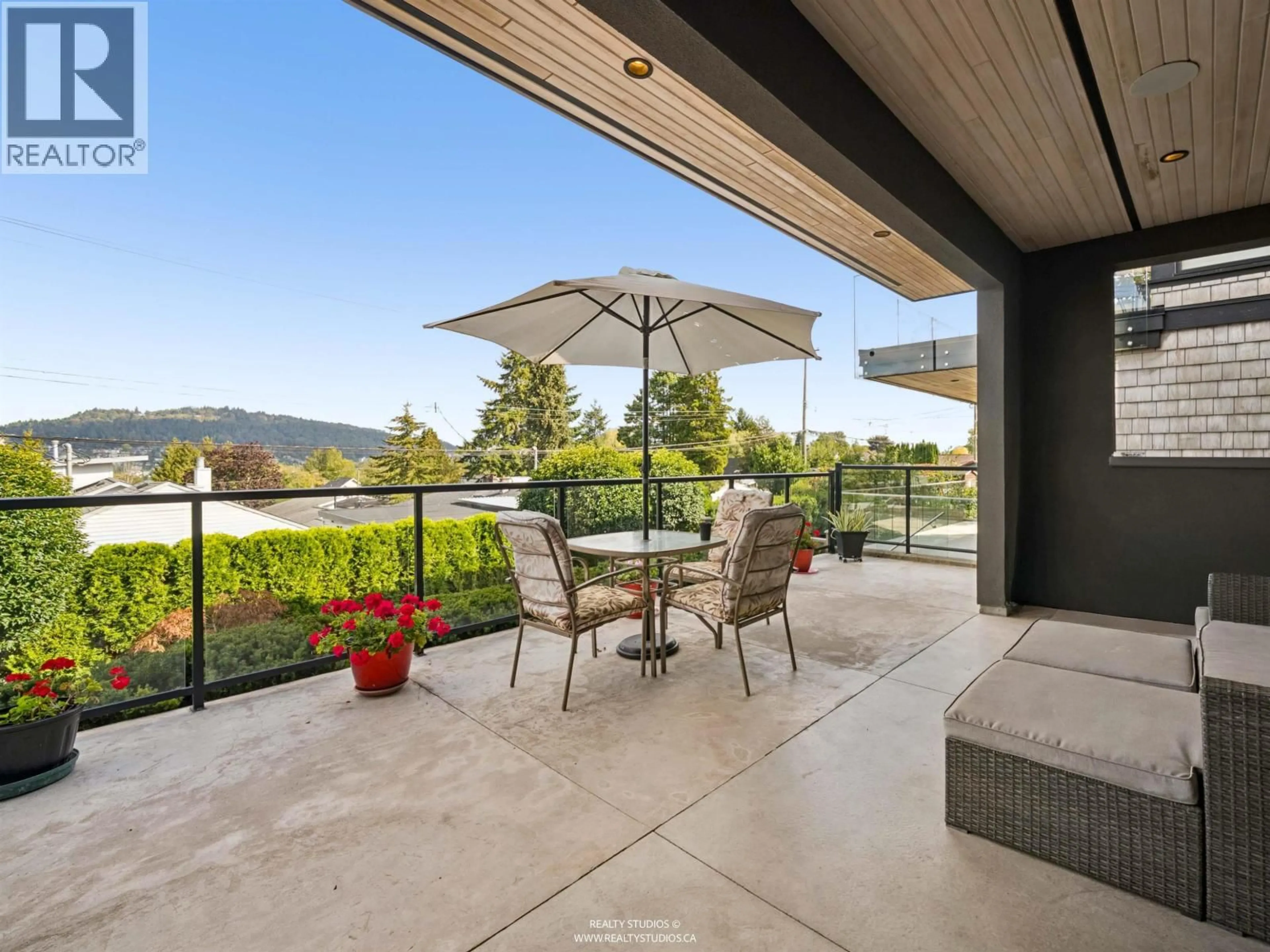 Patio, mountain view for 116 WARWICK AVENUE, Burnaby British Columbia V5G1K7