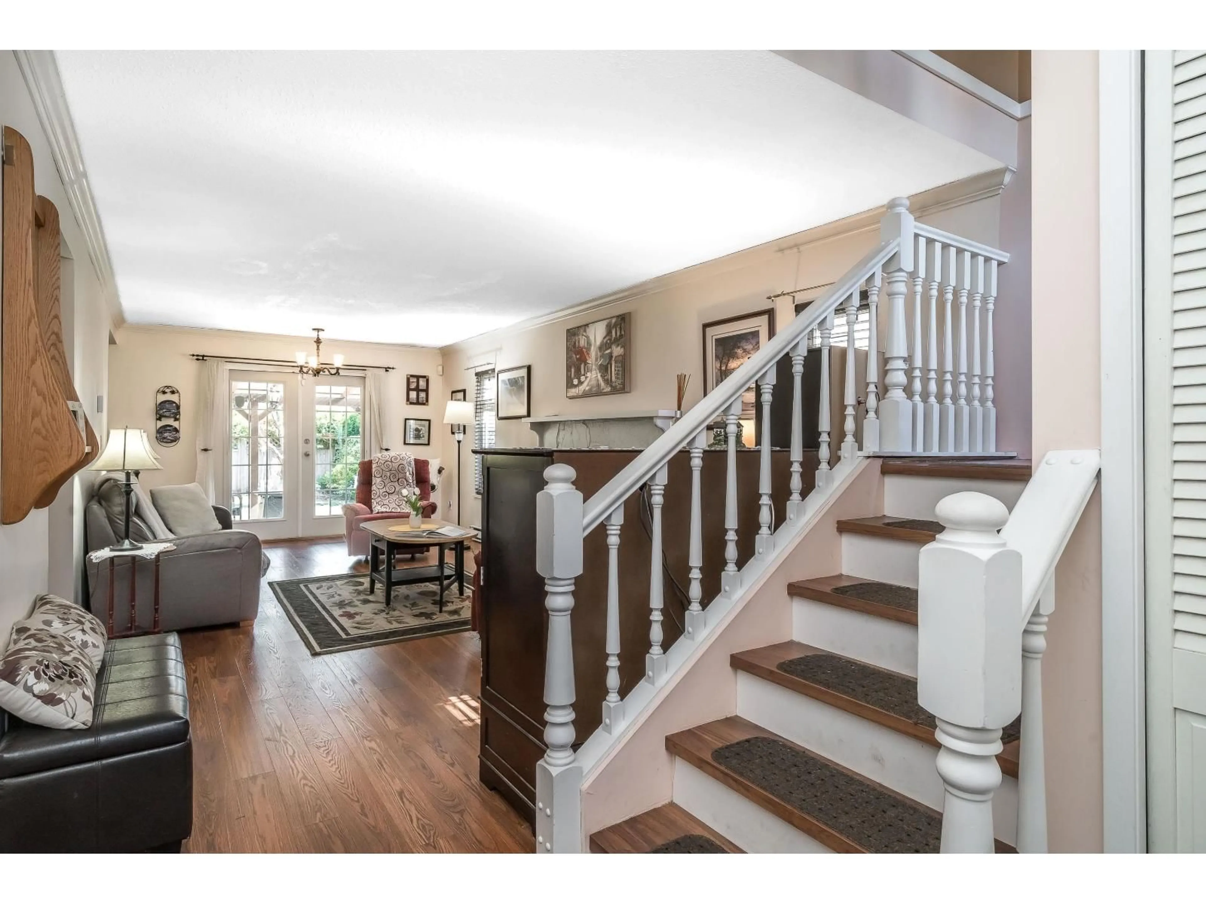 Indoor entryway for 6078 194A STREET, Surrey British Columbia V3S7L3