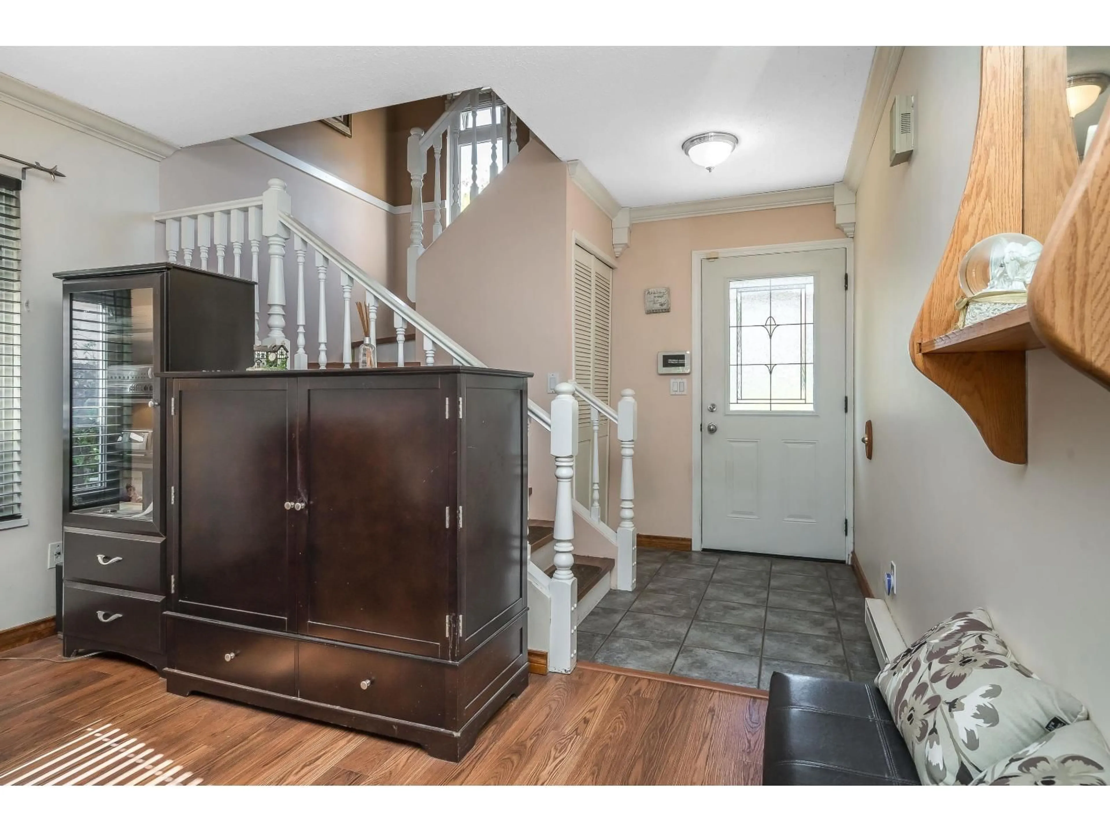 Indoor entryway for 6078 194A STREET, Surrey British Columbia V3S7L3