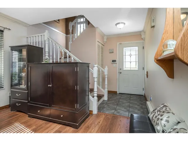 6078 194A STREET, Surrey 5