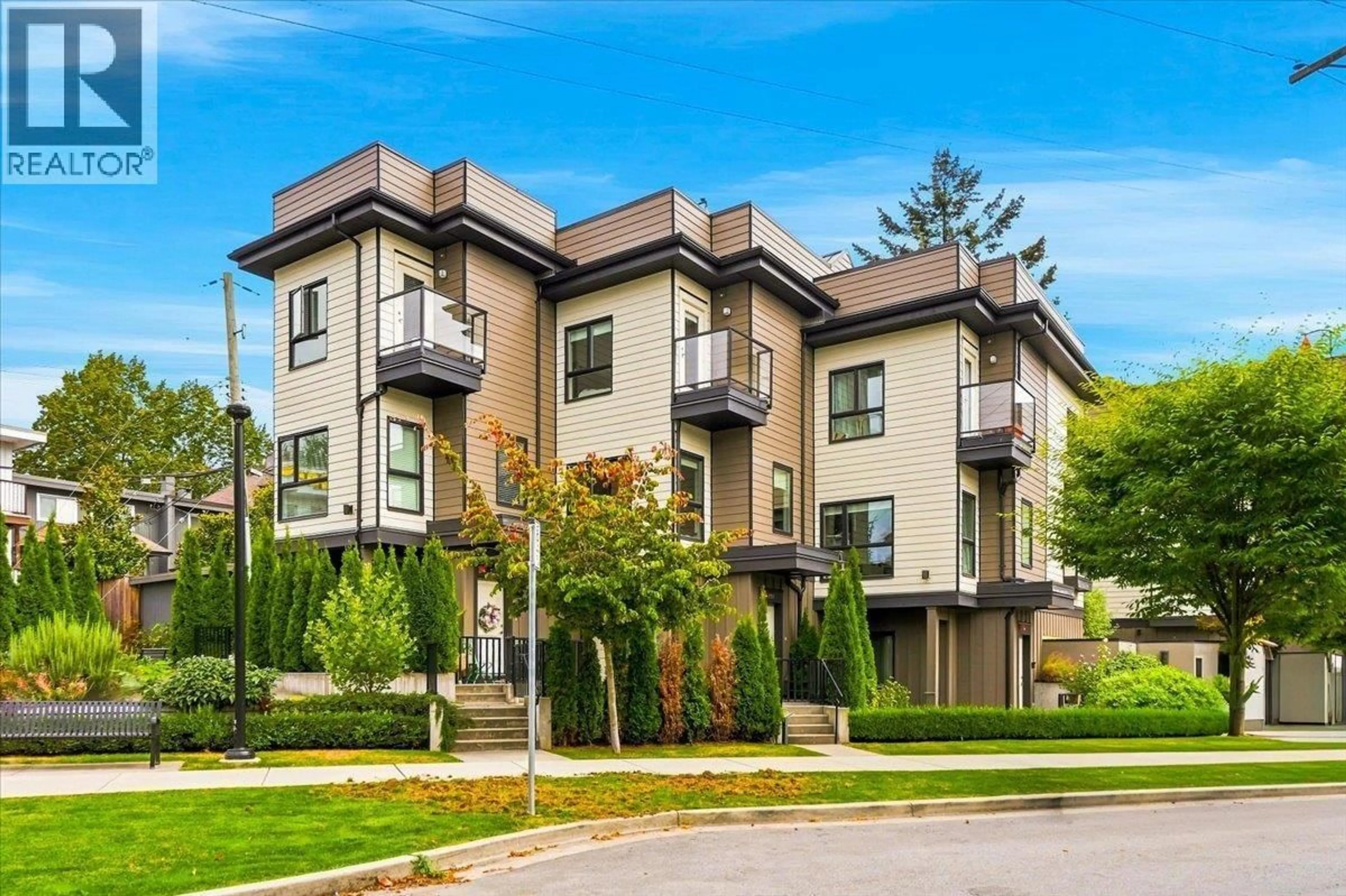 Unknown for 226 8TH STREET, North Vancouver British Columbia V7L1Z1