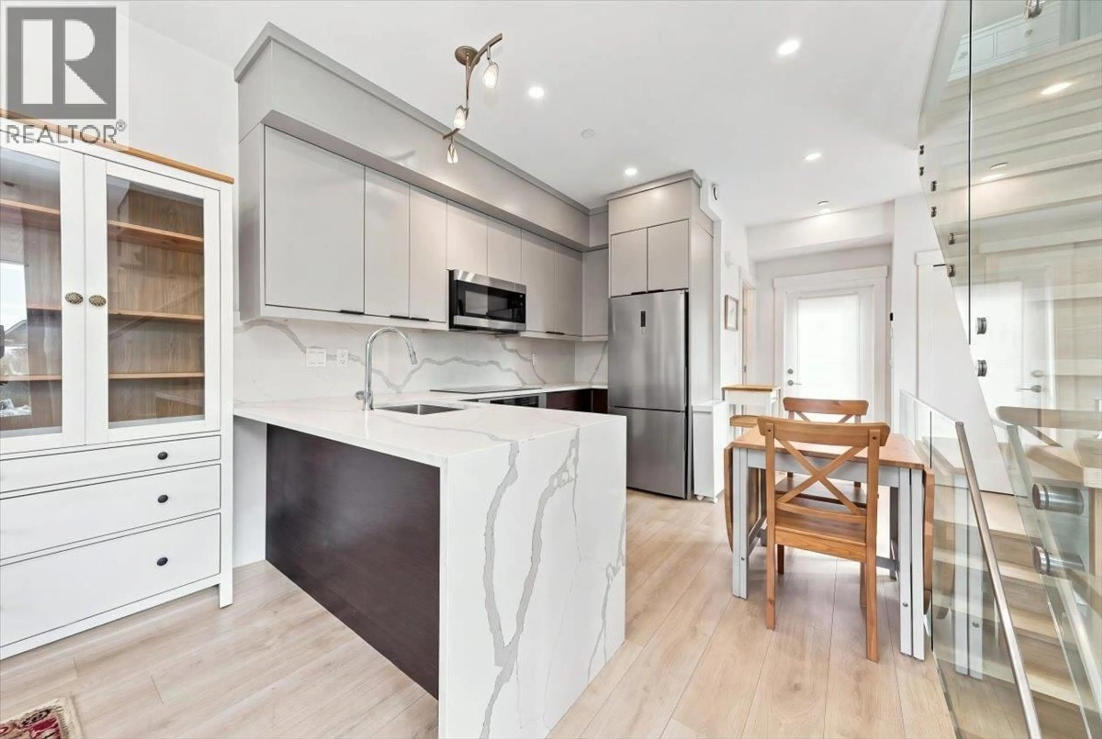 Open concept kitchen, unknown for 226 8TH STREET, North Vancouver British Columbia V7L1Z1