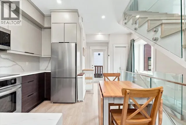 226 8TH STREET, North Vancouver 5
