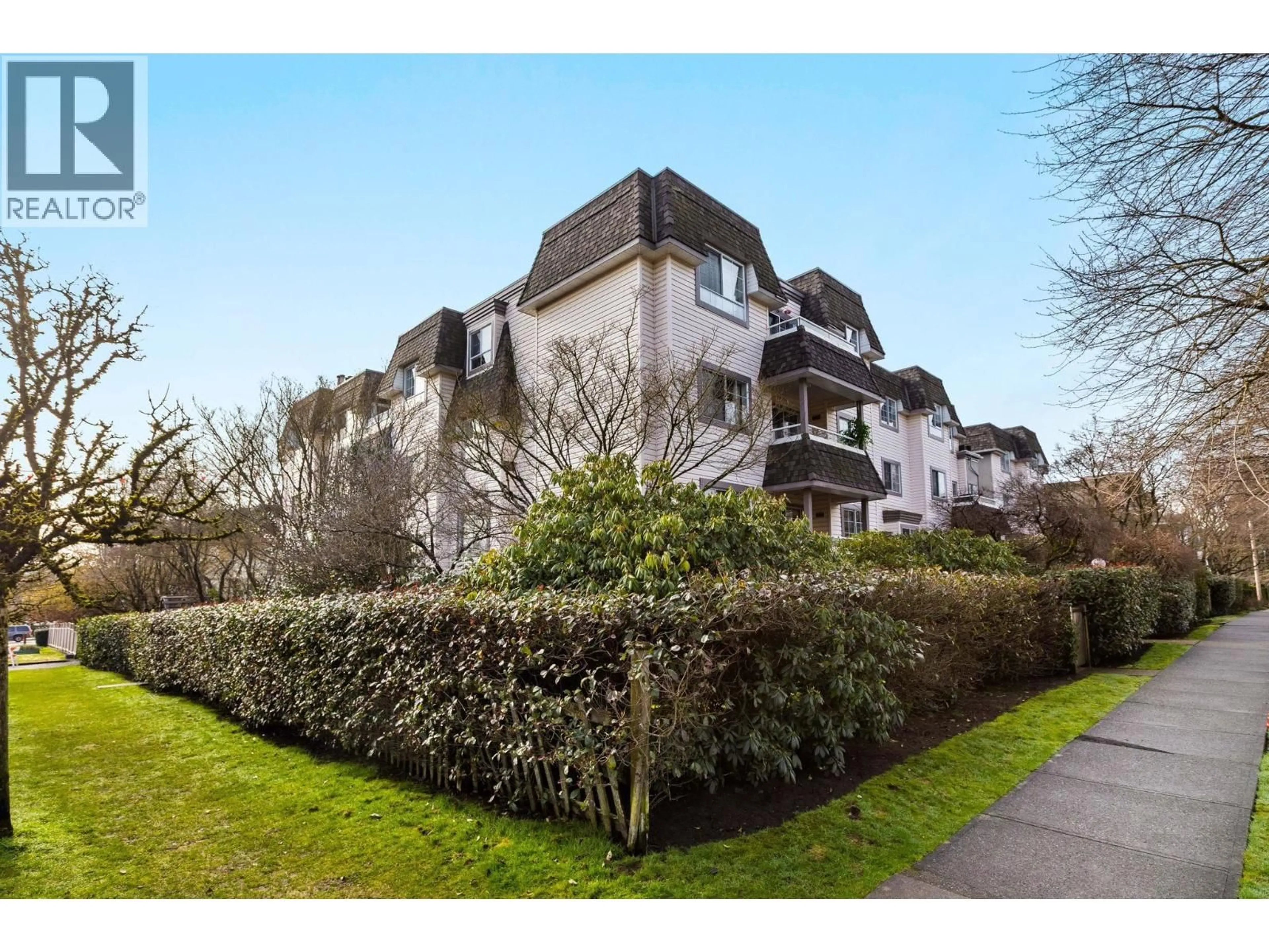 A pic from outside/outdoor area/front of a property/back of a property/a pic from drone, street for 407 - 1950 11TH AVENUE, Vancouver British Columbia V5N1Z2
