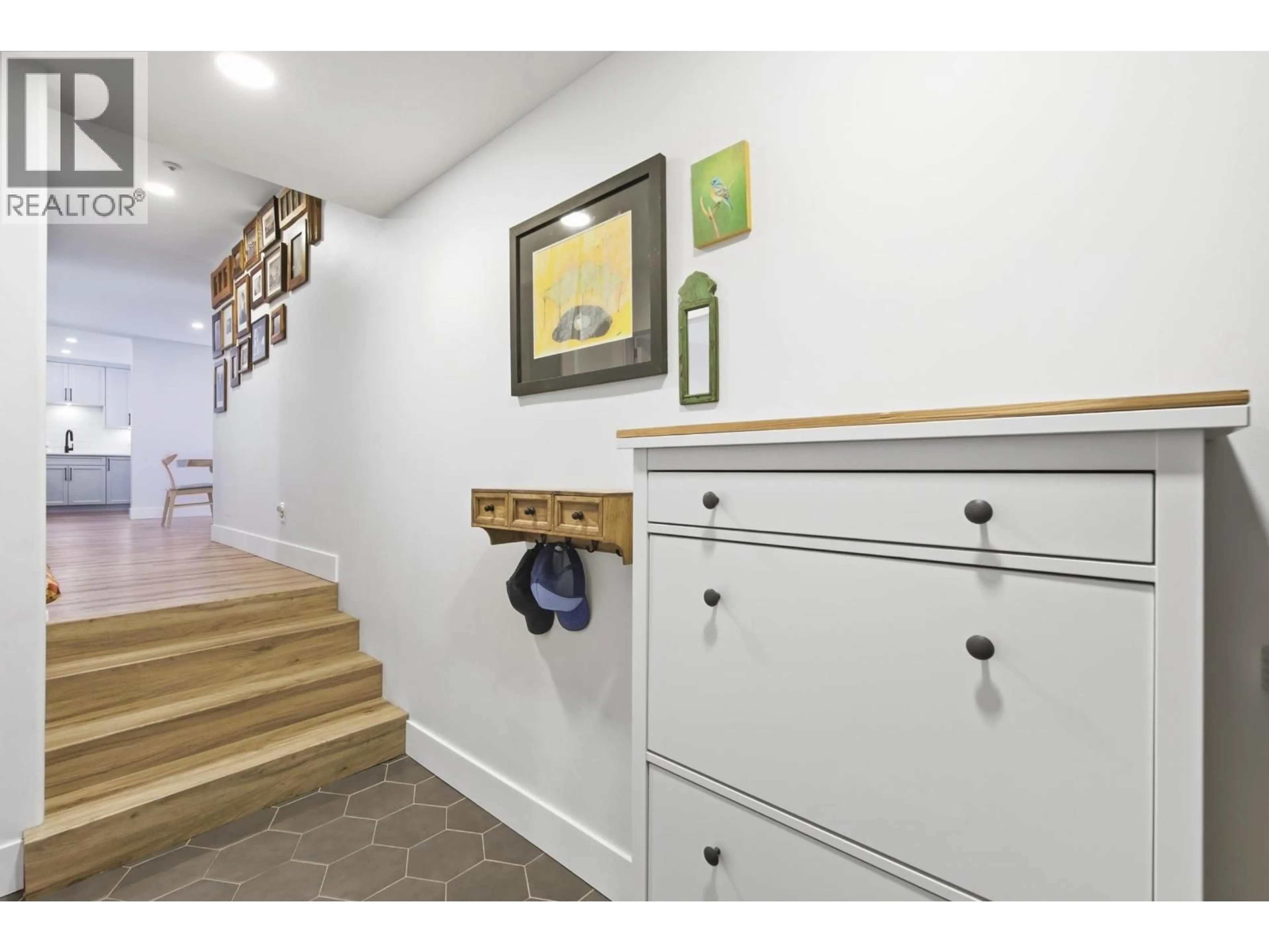 Indoor entryway for 108 - 3131 MAIN STREET, Vancouver British Columbia V5T3G8