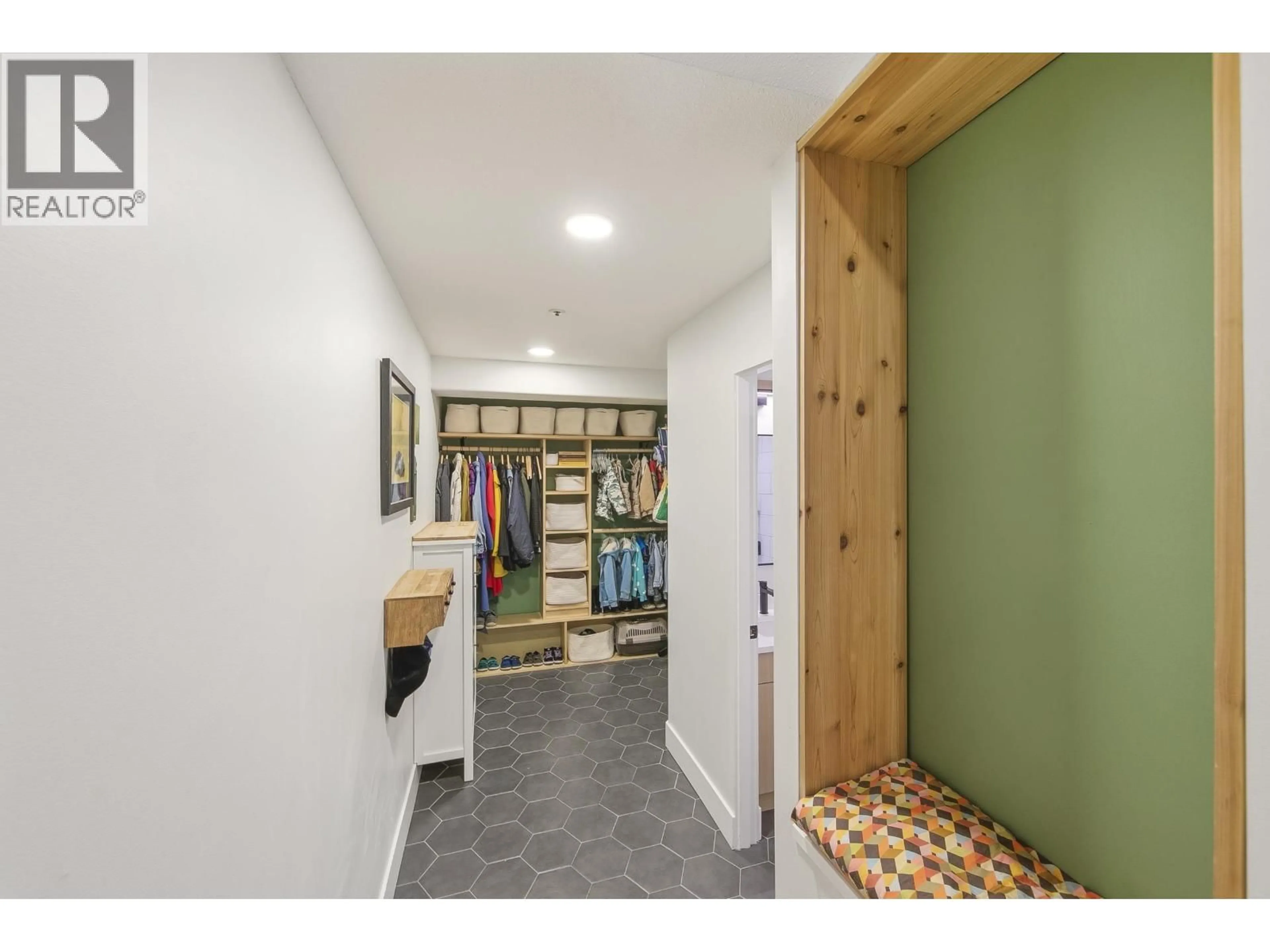 Indoor entryway for 108 - 3131 MAIN STREET, Vancouver British Columbia V5T3G8