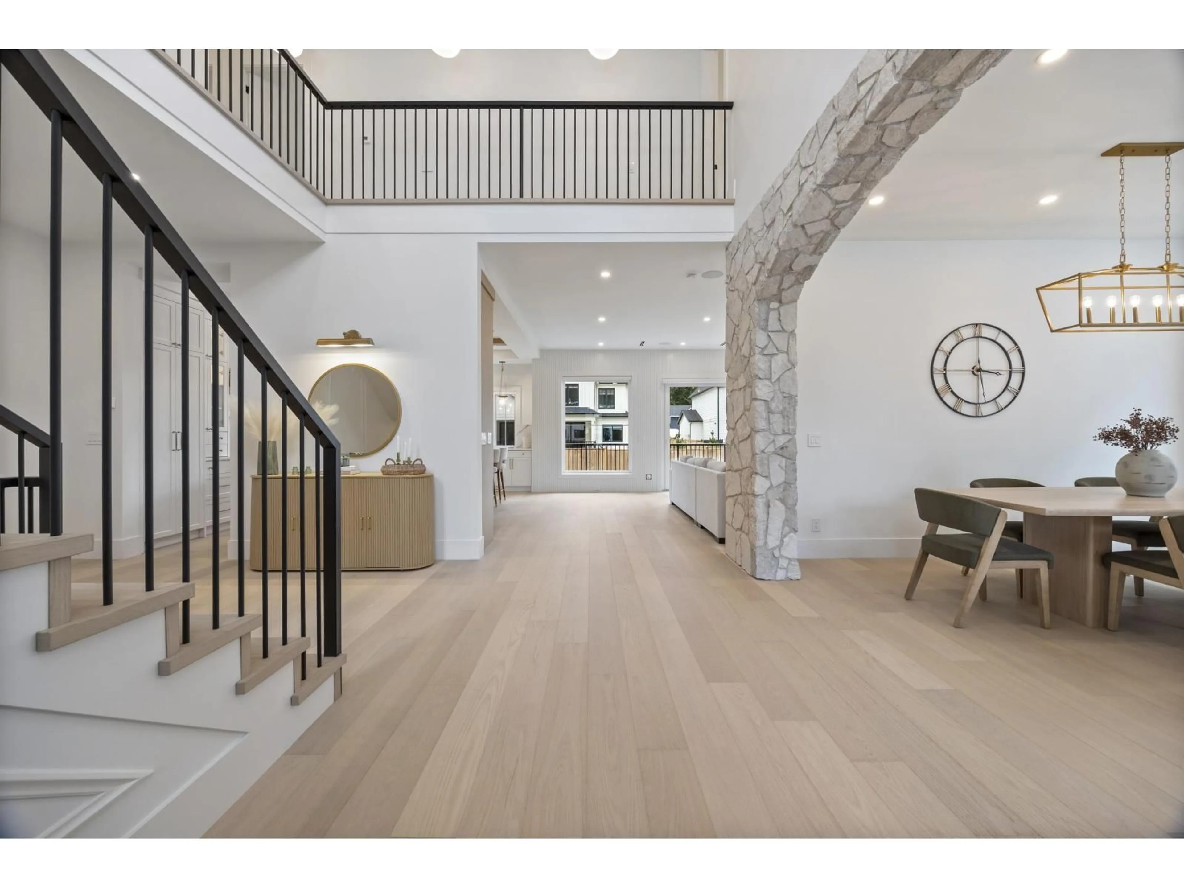 Indoor foyer for 20344 42 AVENUE, Langley British Columbia V3A3A7