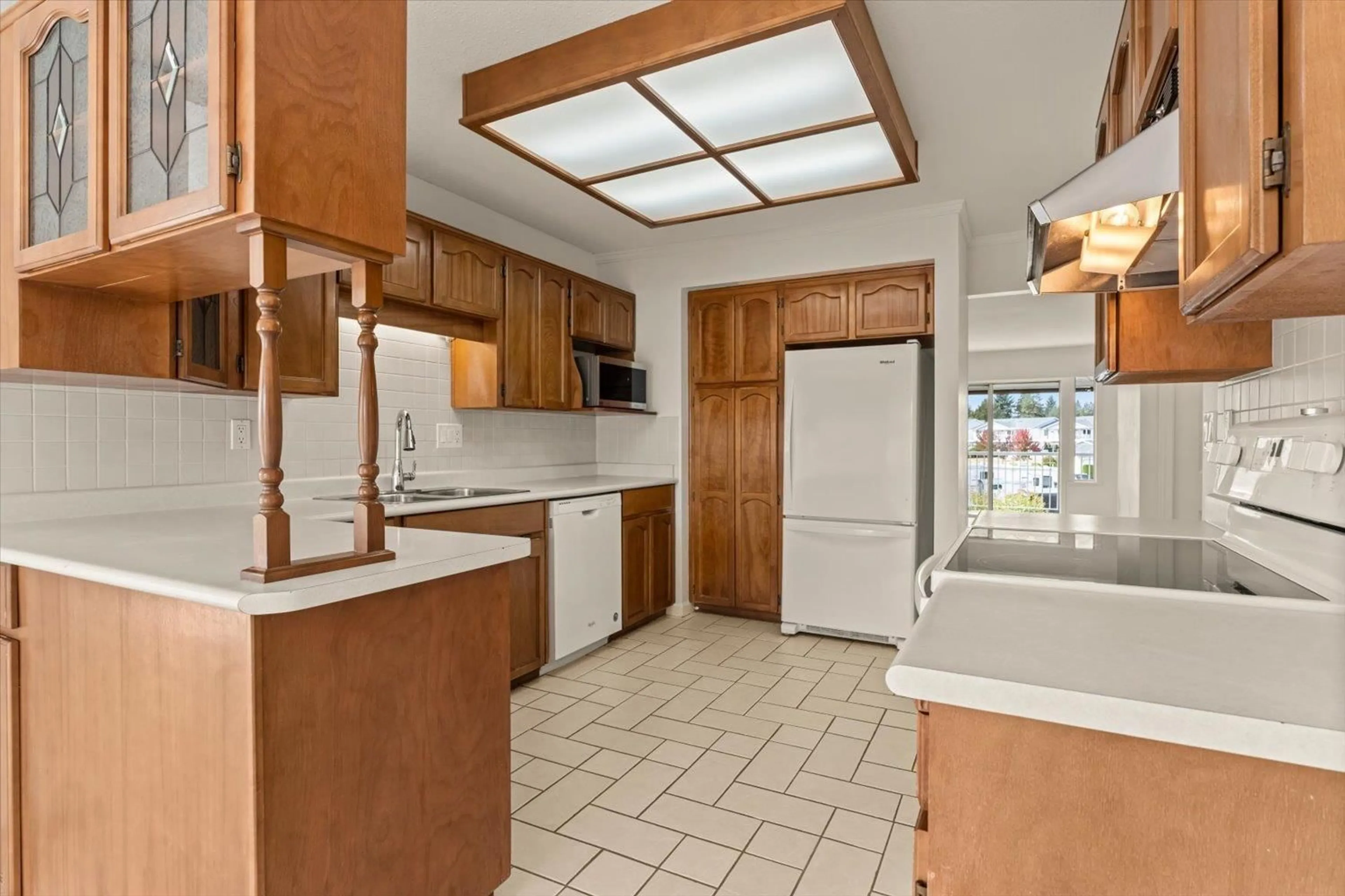 Standard kitchen, ceramic/tile floor for 232 - 32691 GARIBALDI DRIVE, Abbotsford British Columbia V2T5T7