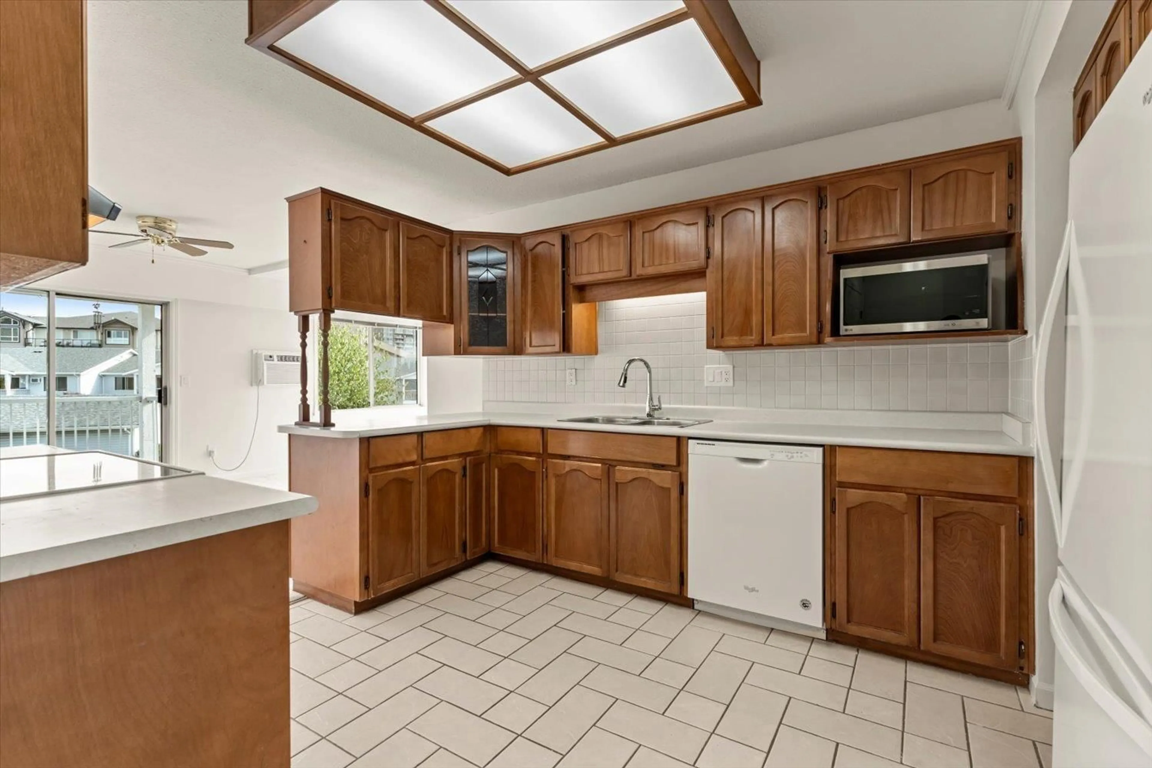 Standard kitchen, ceramic/tile floor for 232 - 32691 GARIBALDI DRIVE, Abbotsford British Columbia V2T5T7