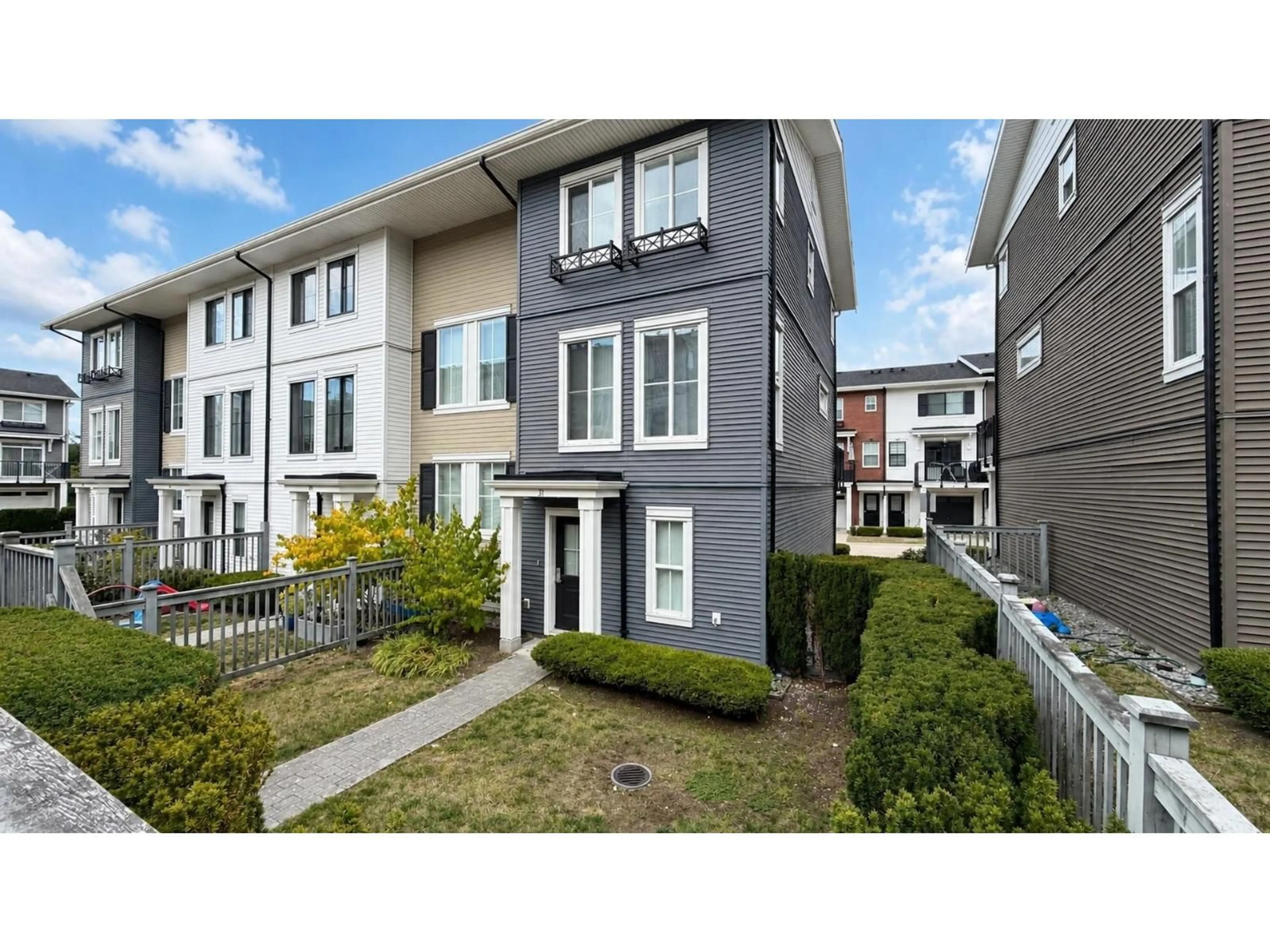 Home with vinyl exterior material, street for 31 - 10735 84 AVENUE, Delta British Columbia V4C0C7