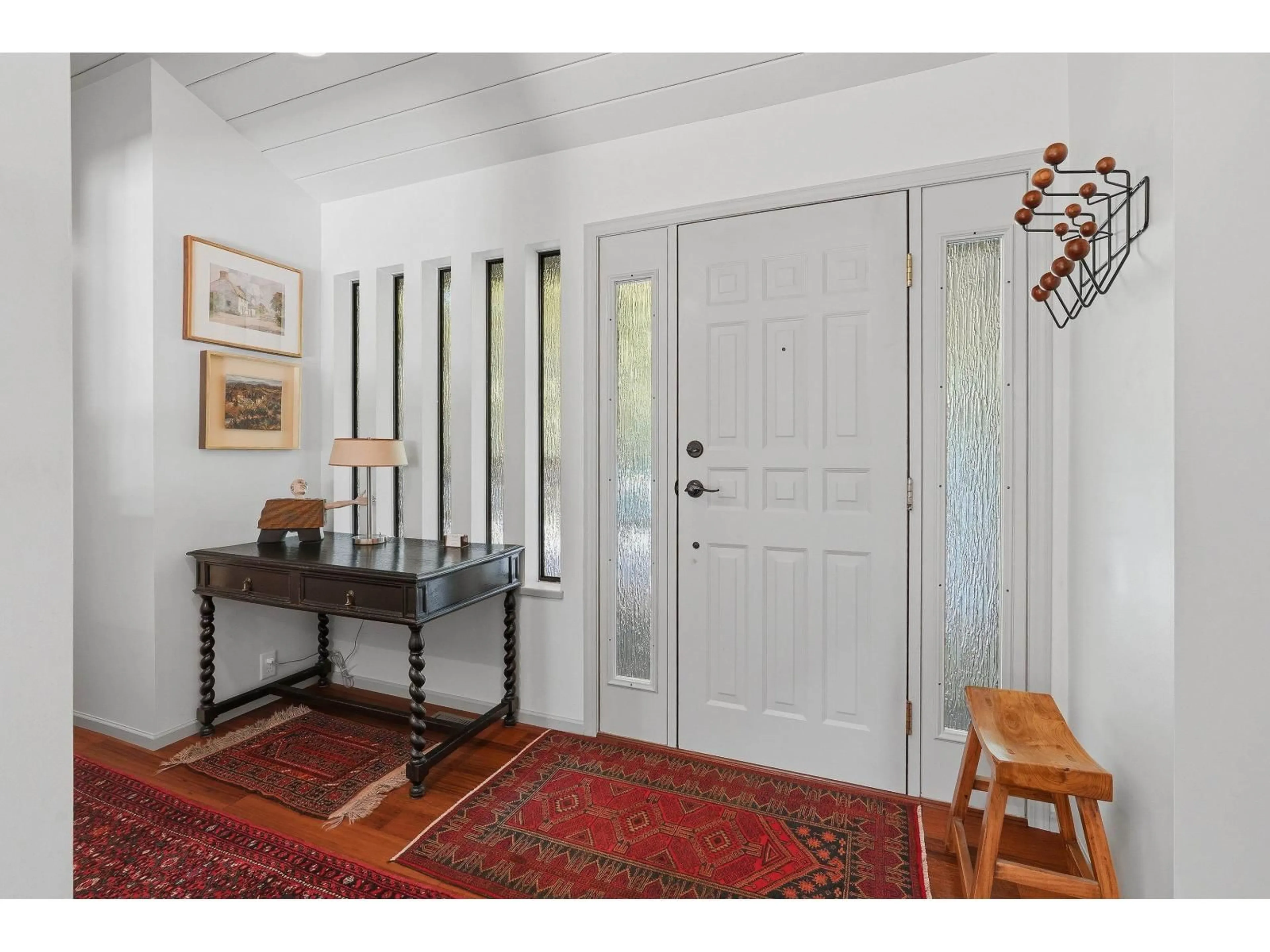 Indoor entryway for 12318 24 AVENUE, Surrey British Columbia V4A5P4