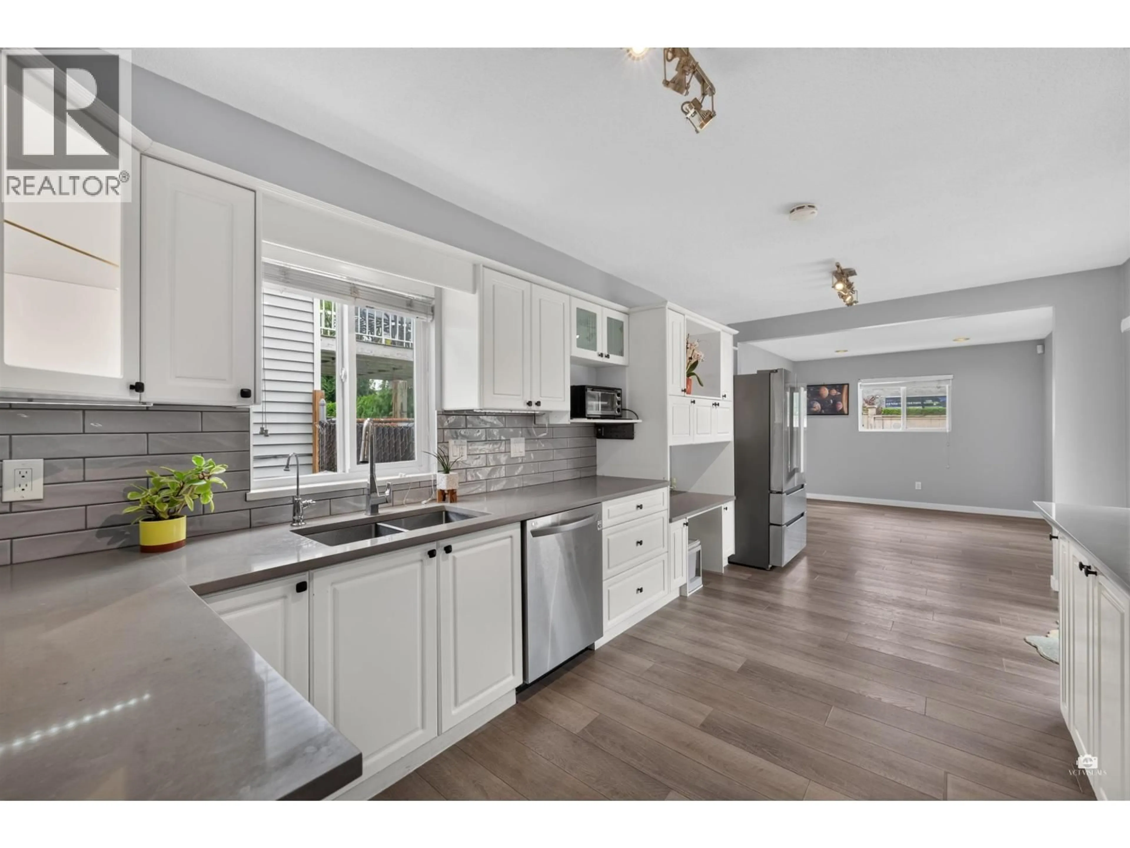 Open concept kitchen, unknown for 2550 RAVEN COURT, Coquitlam British Columbia V3E2J2