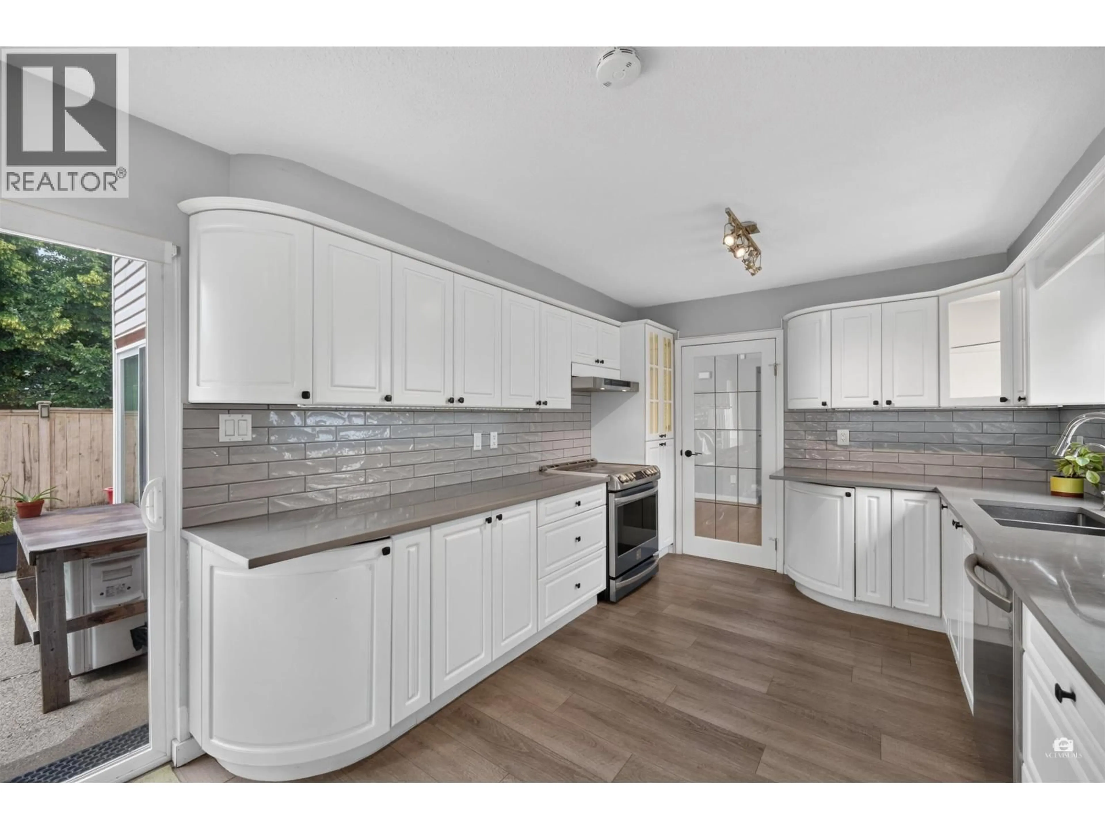 Open concept kitchen, unknown for 2550 RAVEN COURT, Coquitlam British Columbia V3E2J2