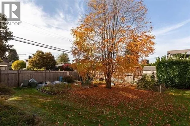 221 28TH STREET, North Vancouver 4