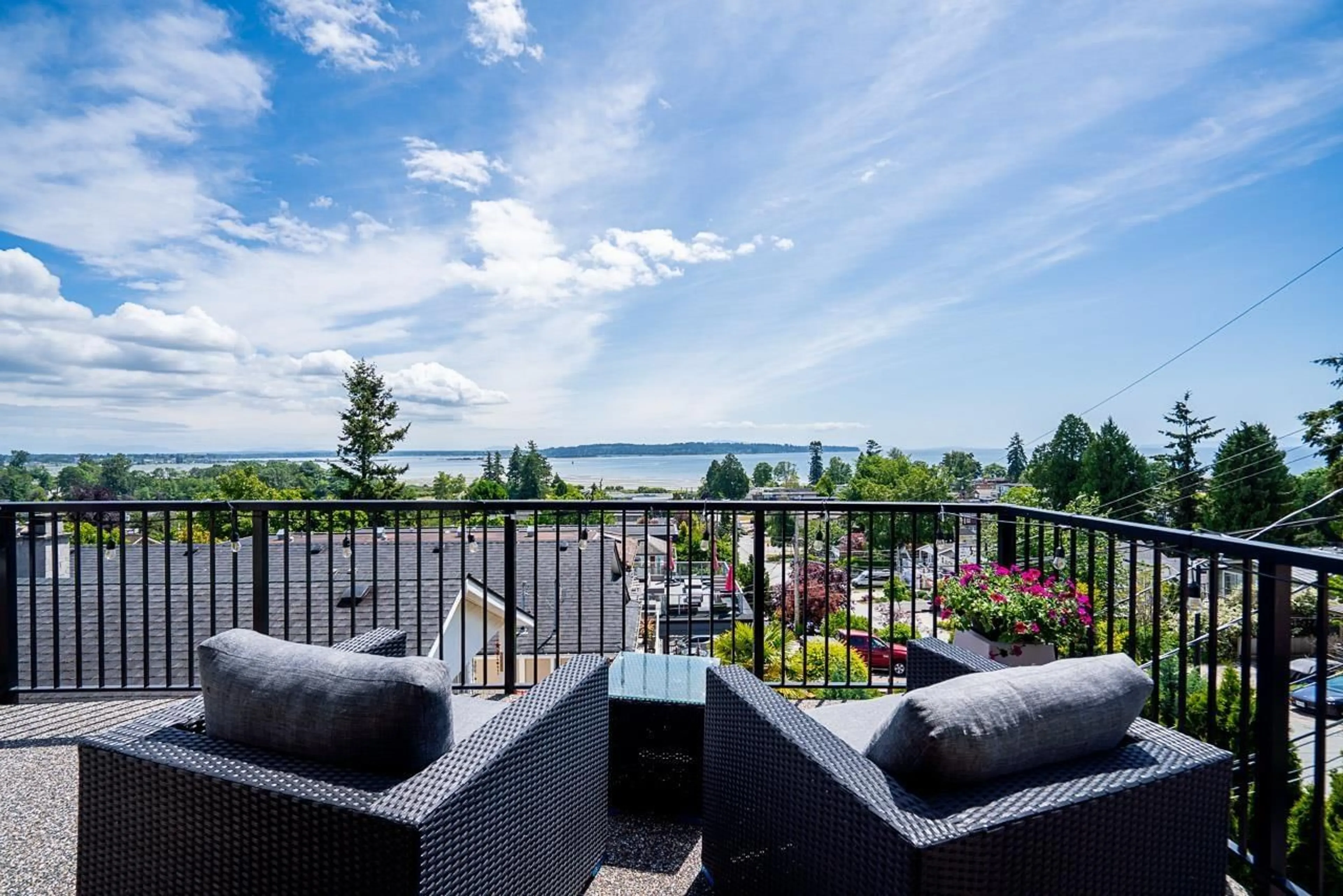 Patio, water/lake/river/ocean view for 976 PARKER STREET, White Rock British Columbia V4B4R4