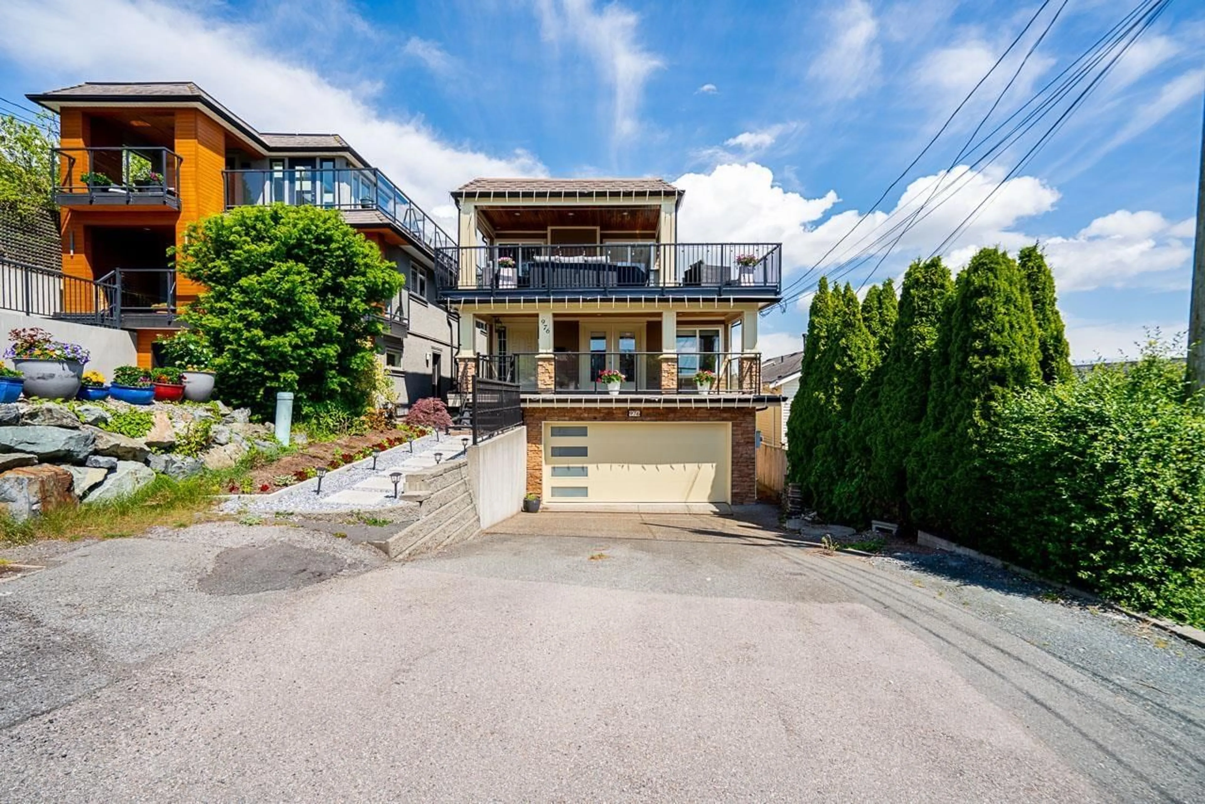 A pic from outside/outdoor area/front of a property/back of a property/a pic from drone, street for 976 PARKER STREET, White Rock British Columbia V4B4R4