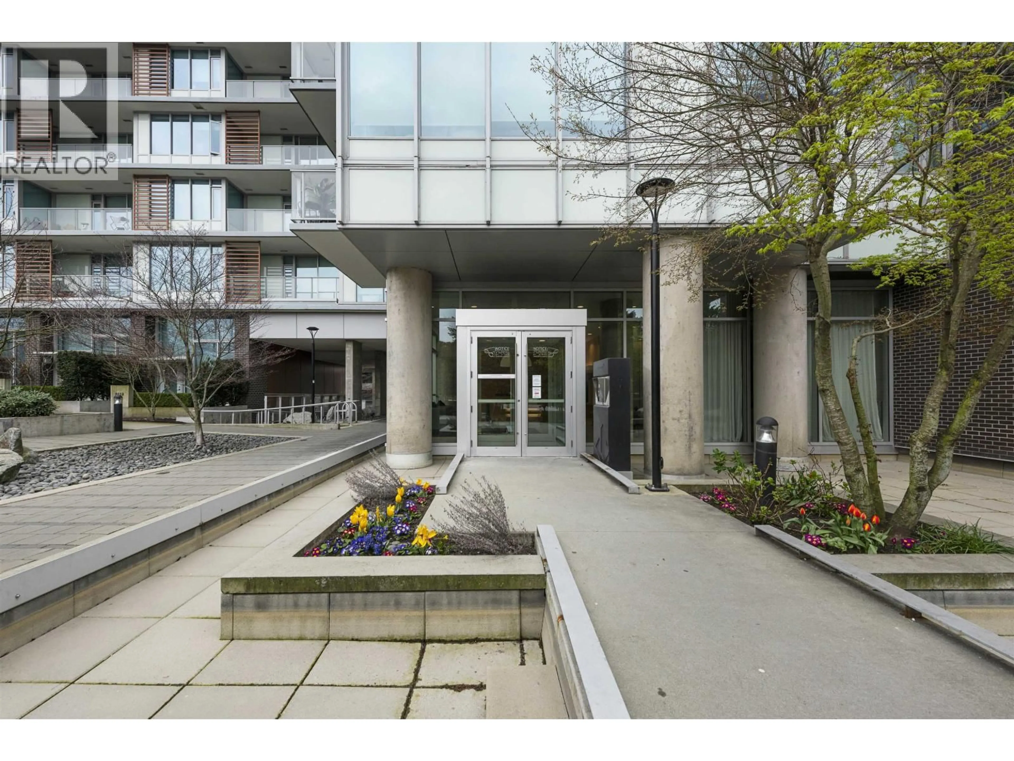 Indoor foyer for 2405 - 8131 NUNAVUT LANE, Vancouver British Columbia V5X0E2