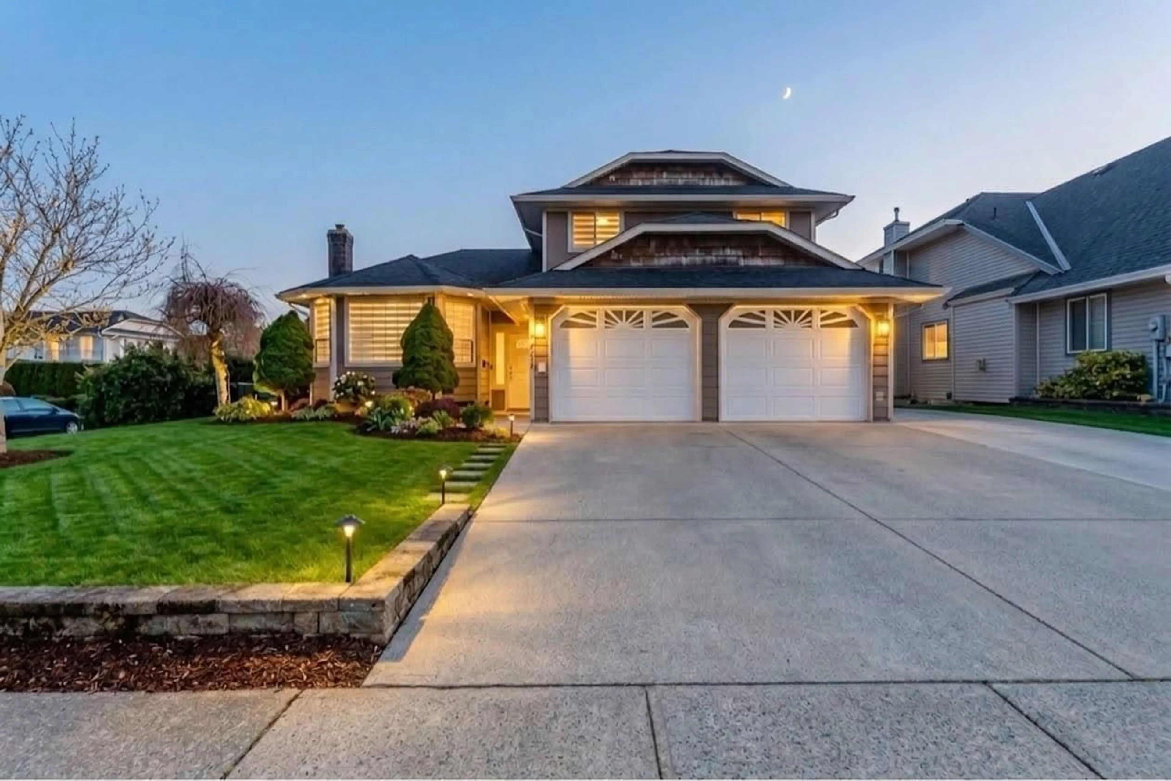 Home with vinyl exterior material, street for 32066 SORRENTO AVENUE, Abbotsford British Columbia V2T5B7