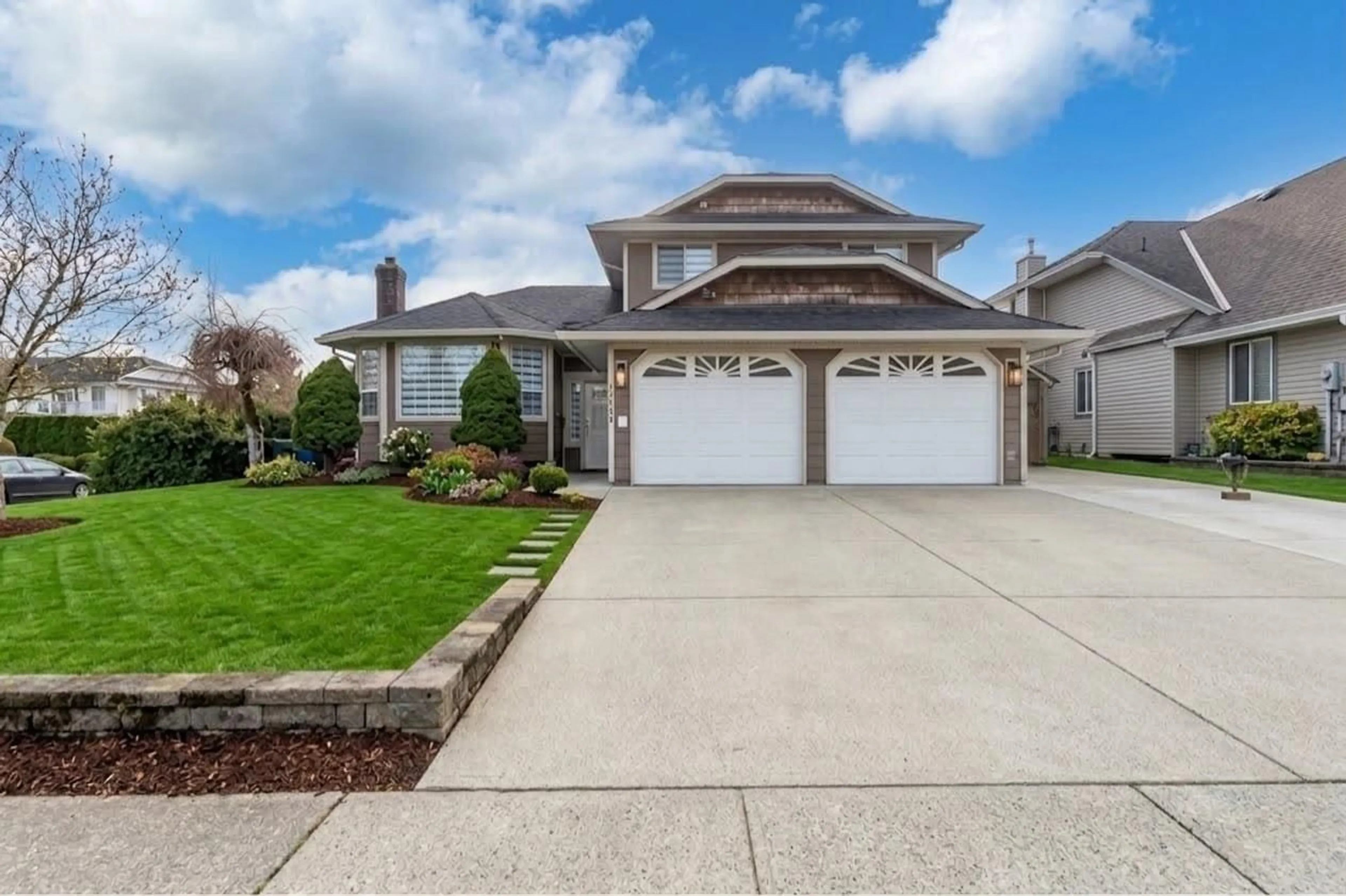 Home with vinyl exterior material, street for 32066 SORRENTO AVENUE, Abbotsford British Columbia V2T5B7