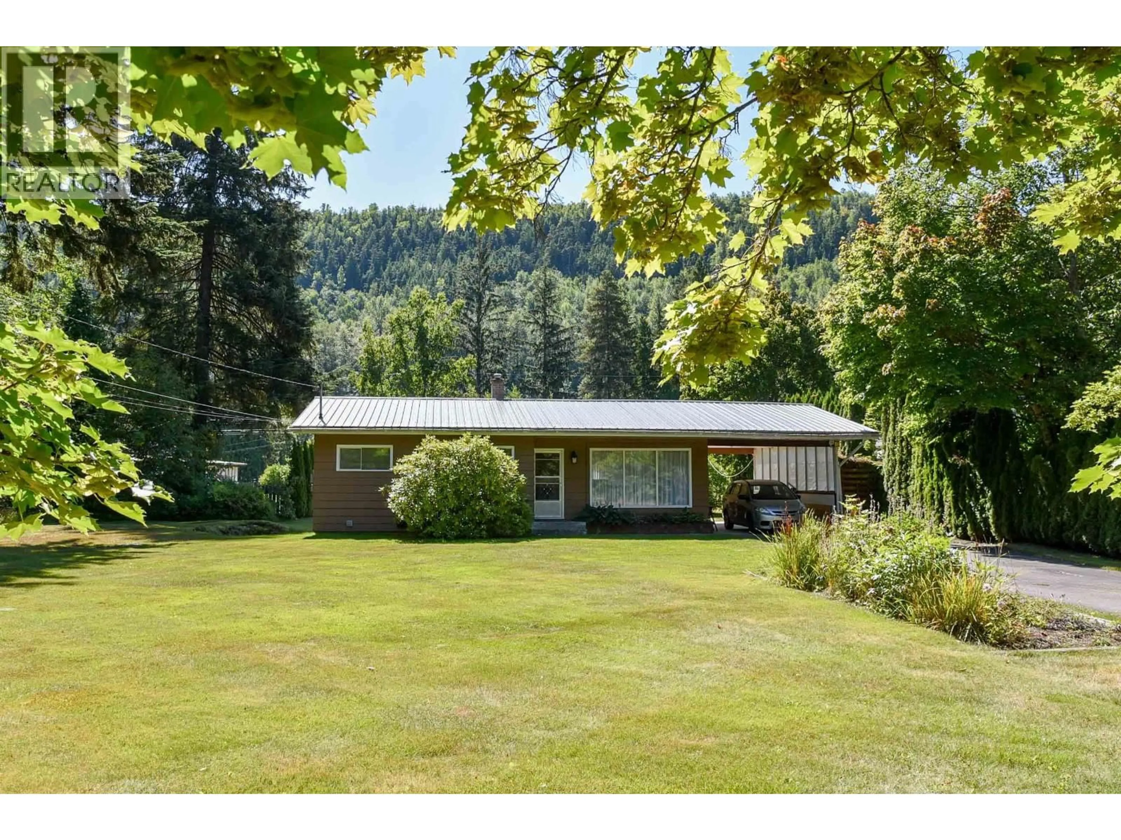 A pic from outside/outdoor area/front of a property/back of a property/a pic from drone, unknown for 4643 QUEENSWAY DRIVE, Terrace British Columbia V8G3X4