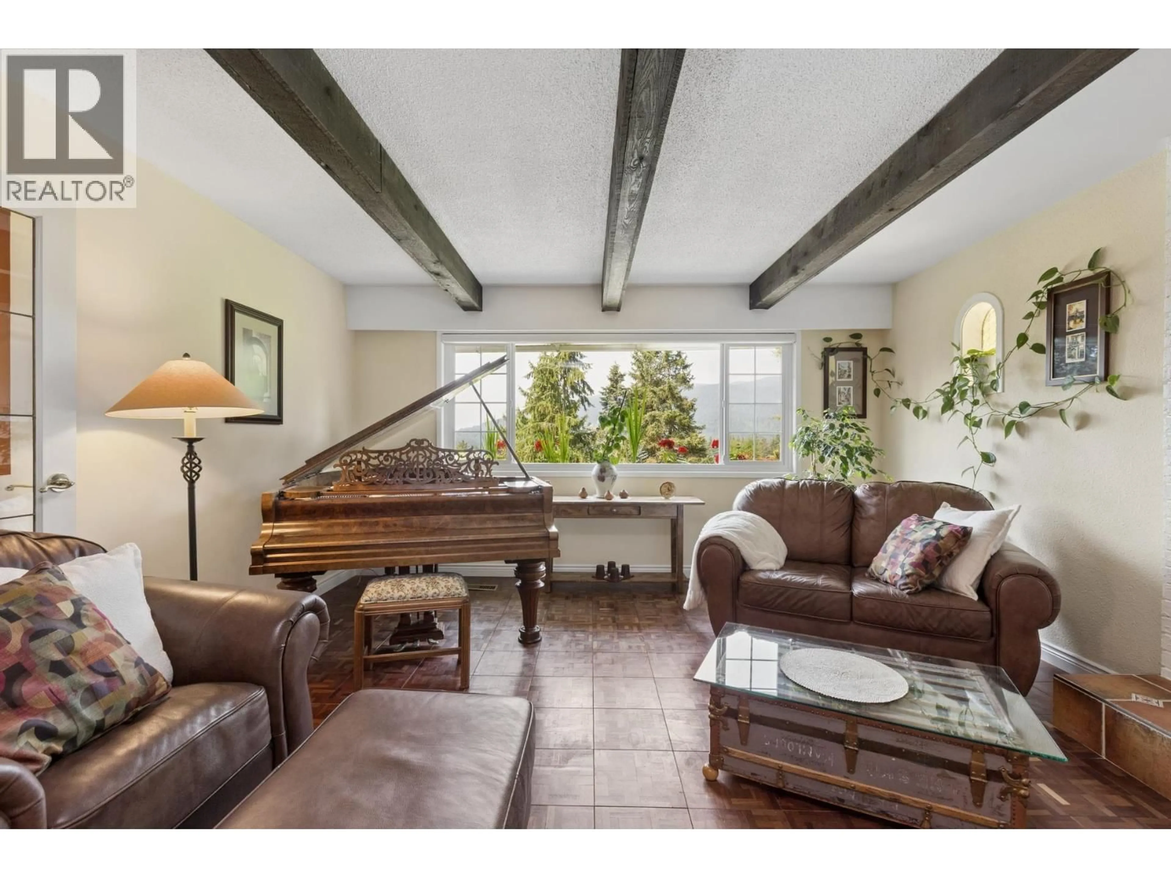 Living room with furniture, unknown for 704 MAURELLE COURT, North Vancouver British Columbia V7R2M1