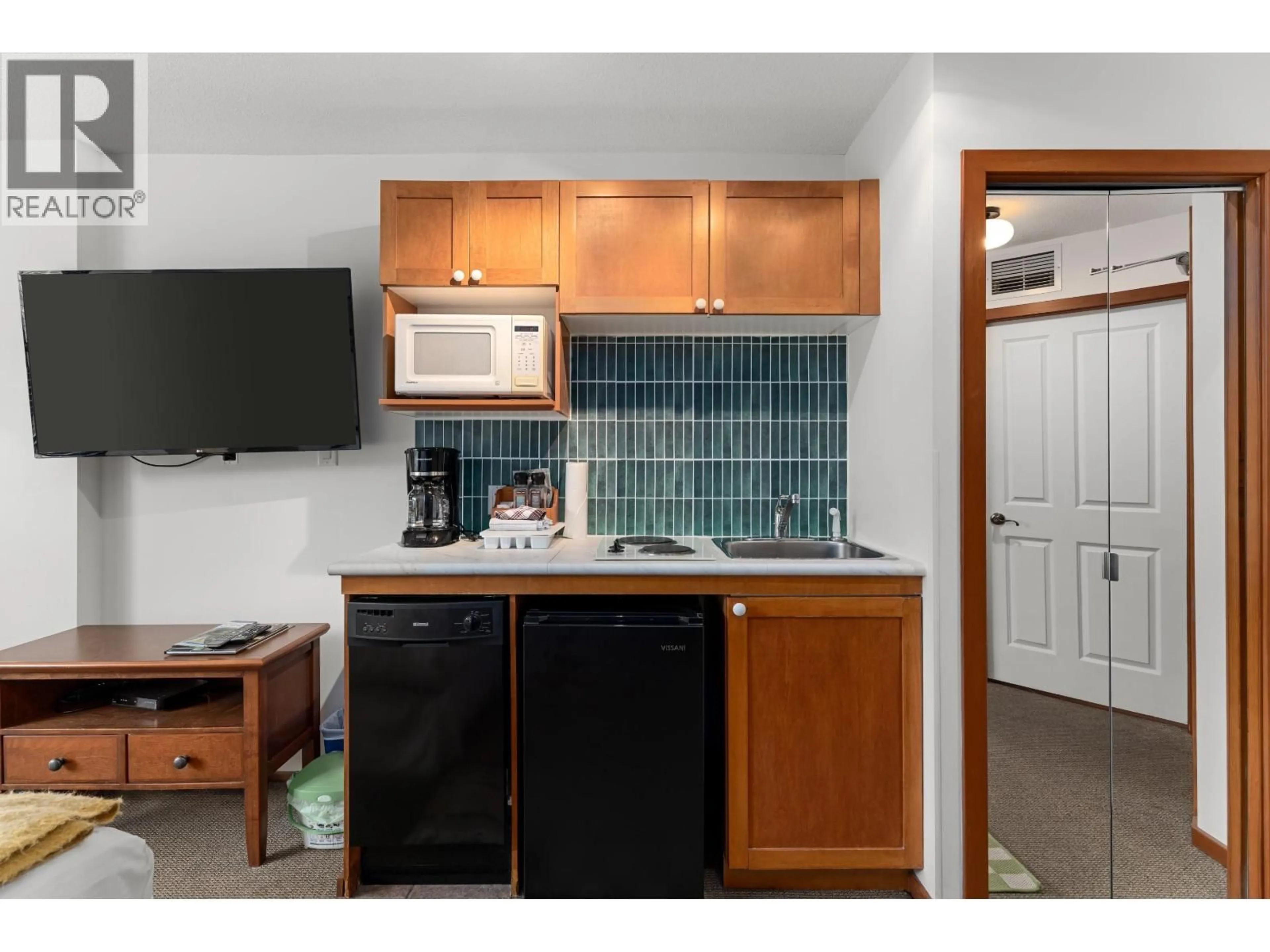 Standard kitchen, unknown for 408 - 4315 NORTHLANDS BOULEVARD, Whistler British Columbia V8E1C3