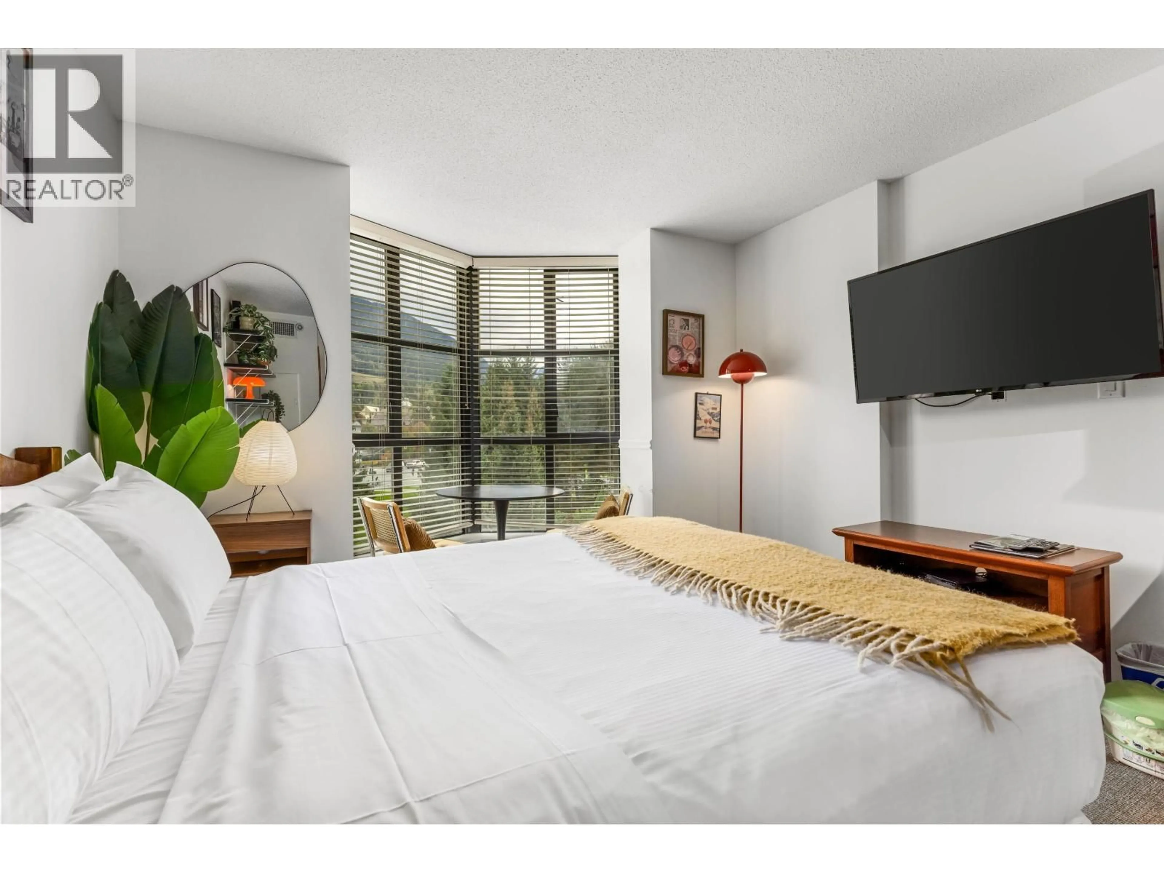 Bedroom with bed, unknown for 408 - 4315 NORTHLANDS BOULEVARD, Whistler British Columbia V8E1C3