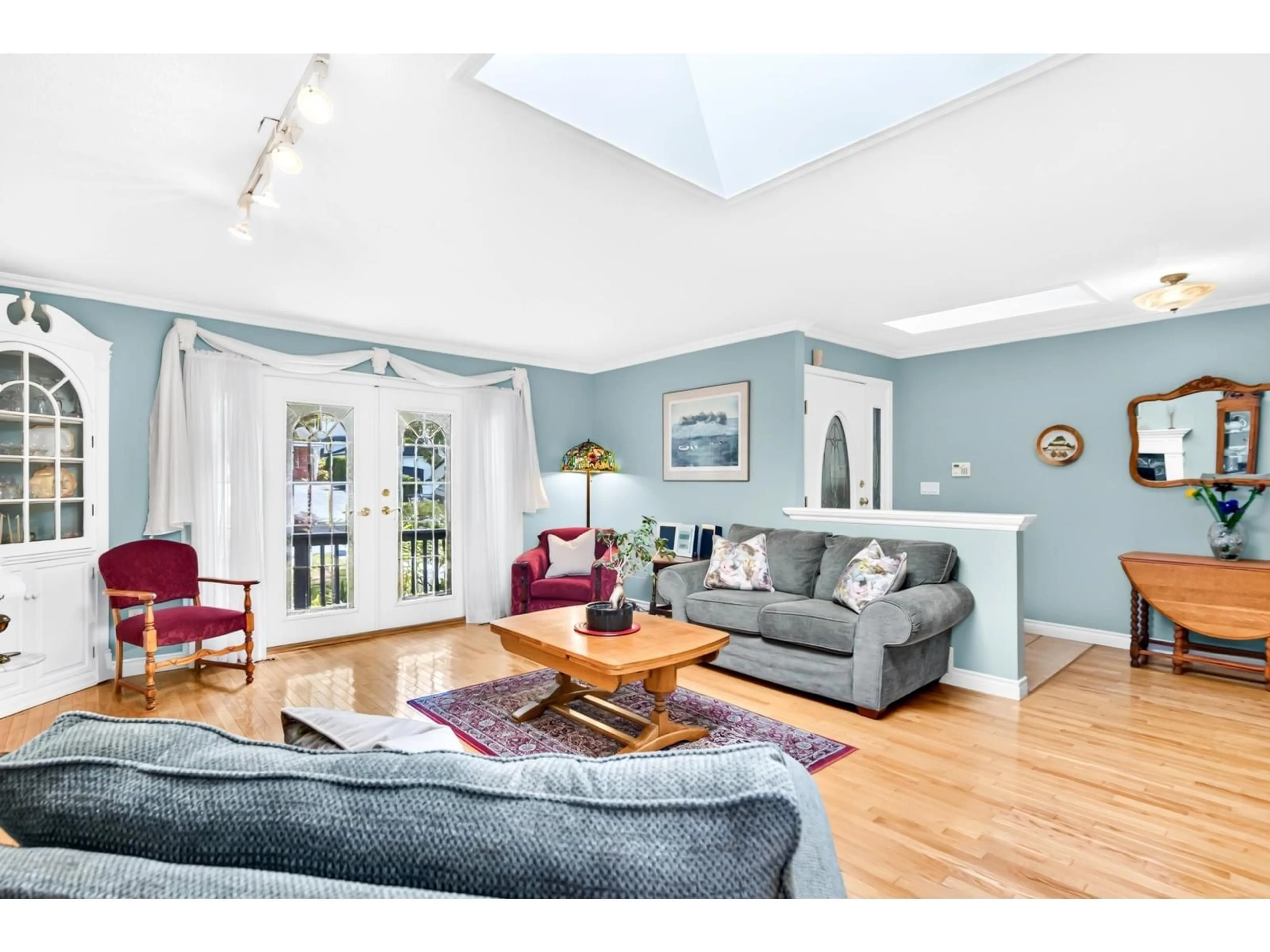 Living room with furniture, wood/laminate floor for 2181 OCEAN FOREST DRIVE, Surrey British Columbia V4A6P1