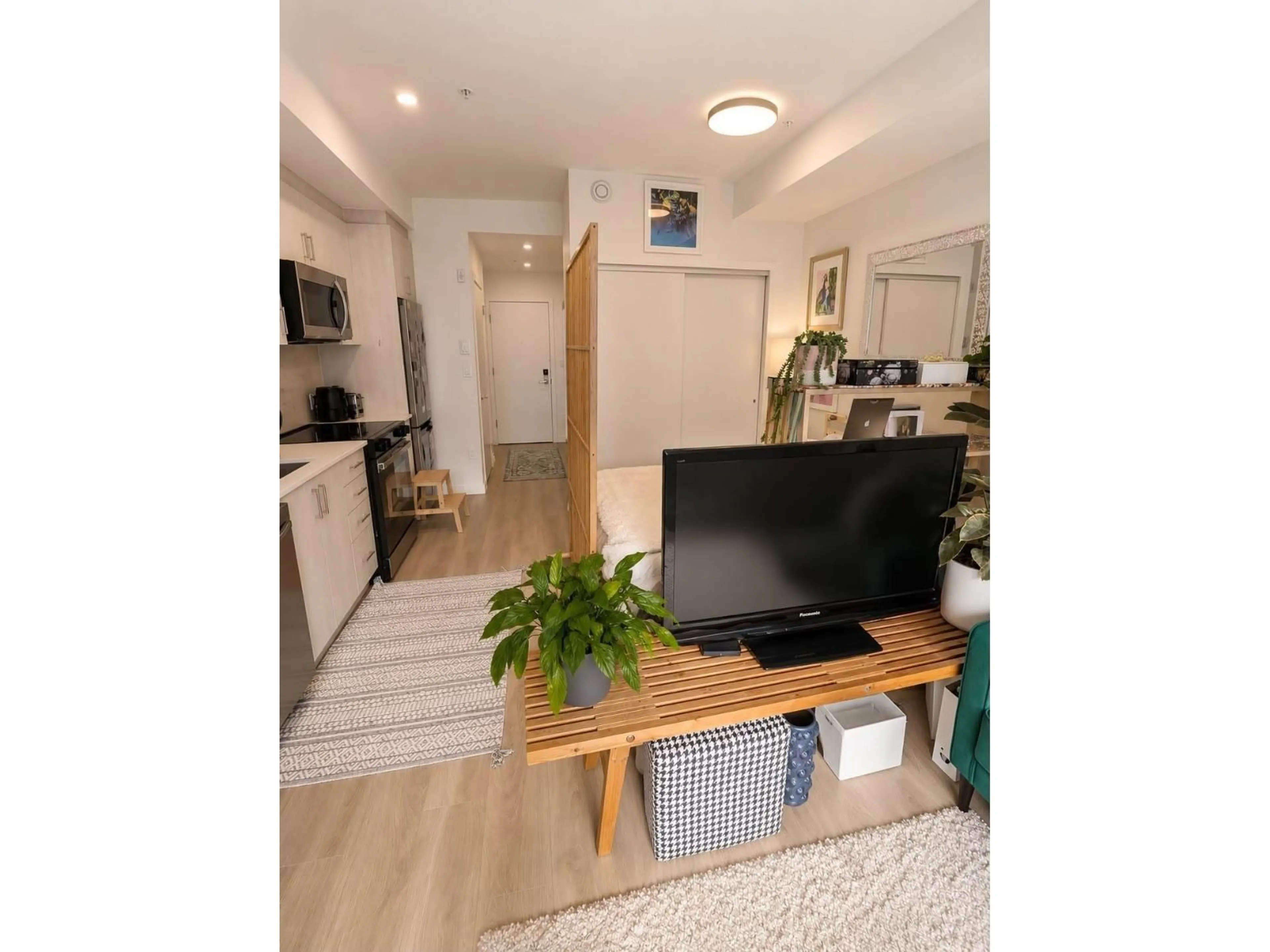 Unknown for E405 - 13858 108 AVENUE, Surrey British Columbia V3T0T8