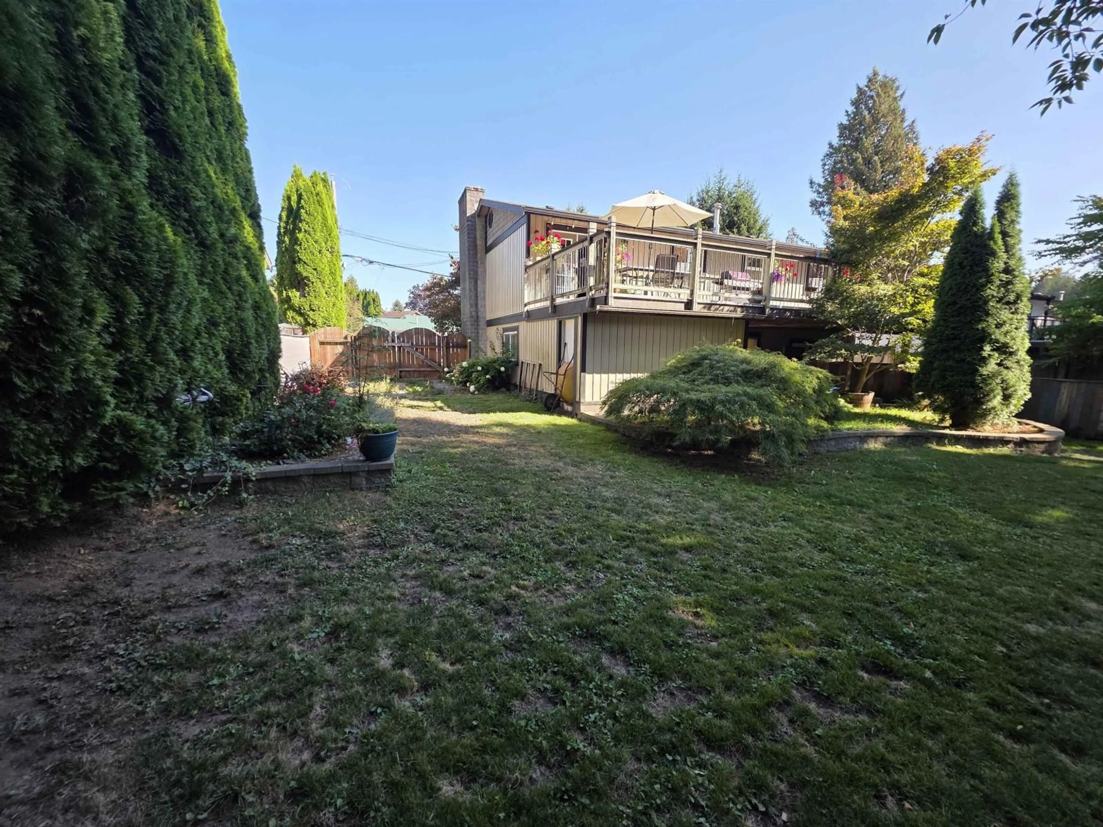 A pic from outside/outdoor area/front of a property/back of a property/a pic from drone, unknown for 8135 WAXBERRY CRESCENT, Mission British Columbia V2V5C3