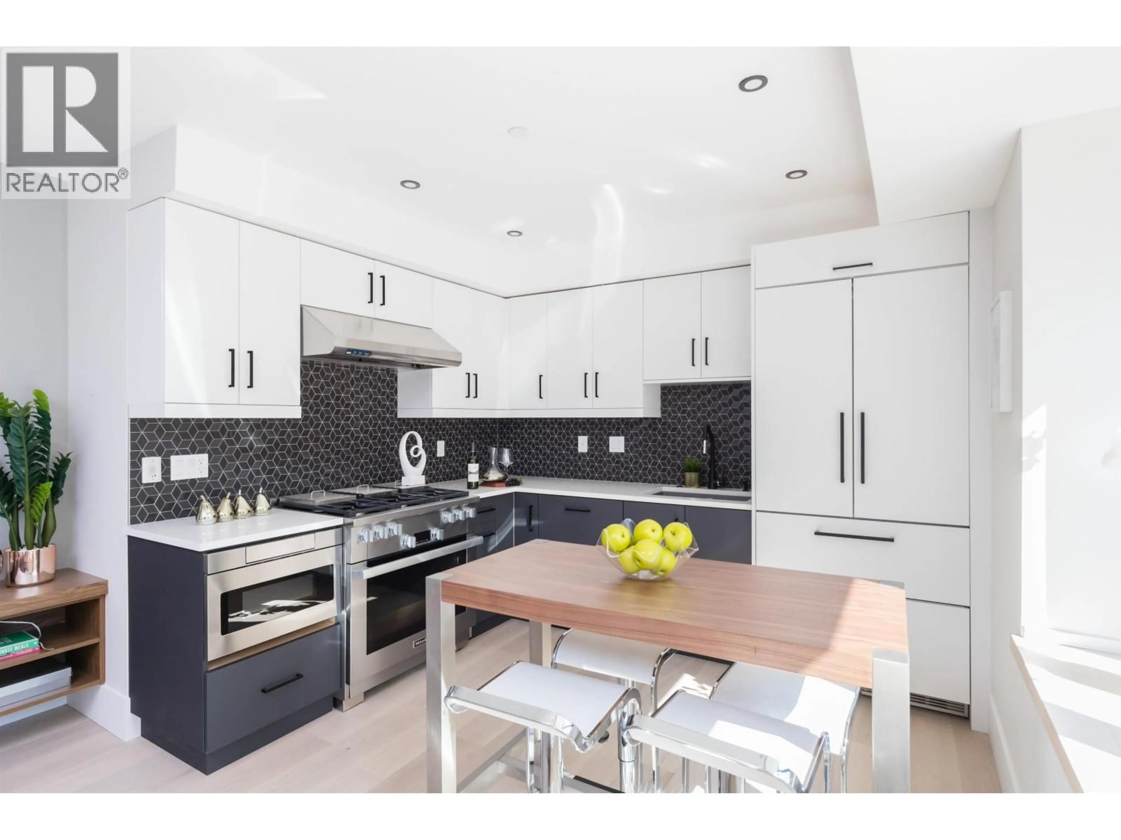 Contemporary kitchen, unknown for 2 - 1152 COMOX STREET, Vancouver British Columbia V6E1K5